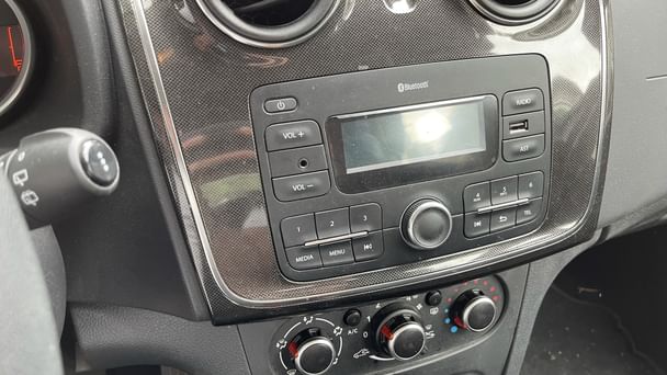 Dacia Sandero Louez la Dacia Sandero – Spacieuse, Confortable et Économique !