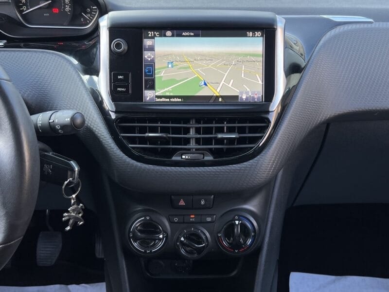 Peugeot 208 avec GPS