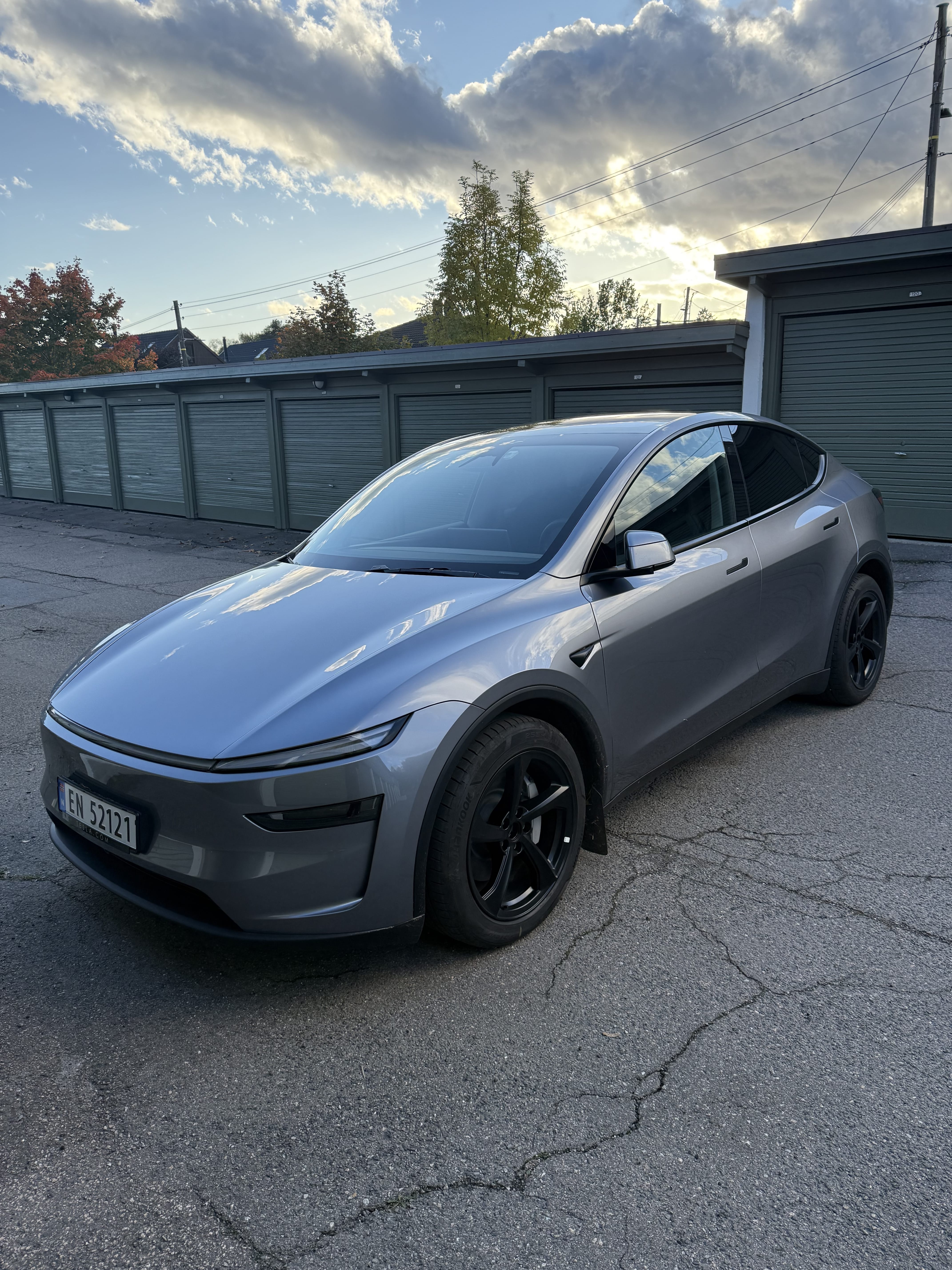 Tesla Model Y Long Range, 2025, Electric, automatic
