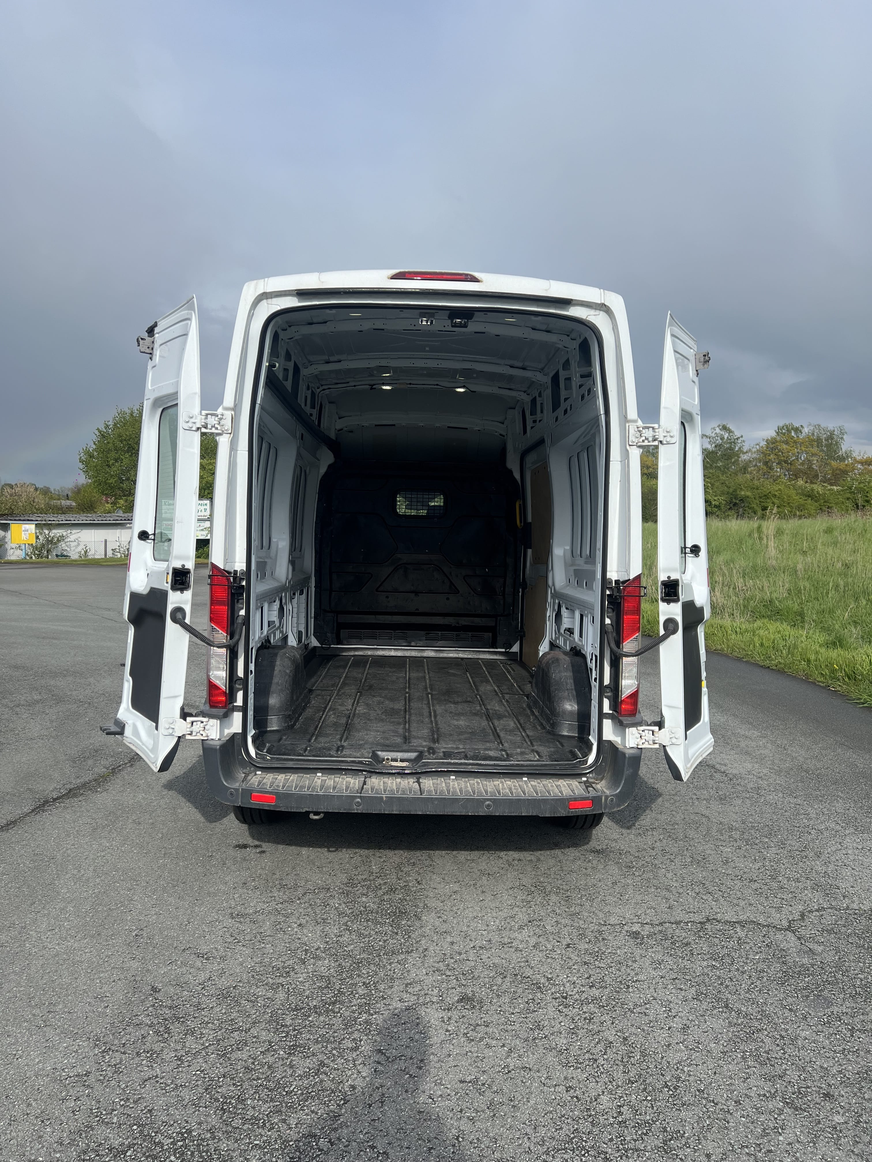 Ford Transit Kastenwagen mit Audio-/iPod-Zugang