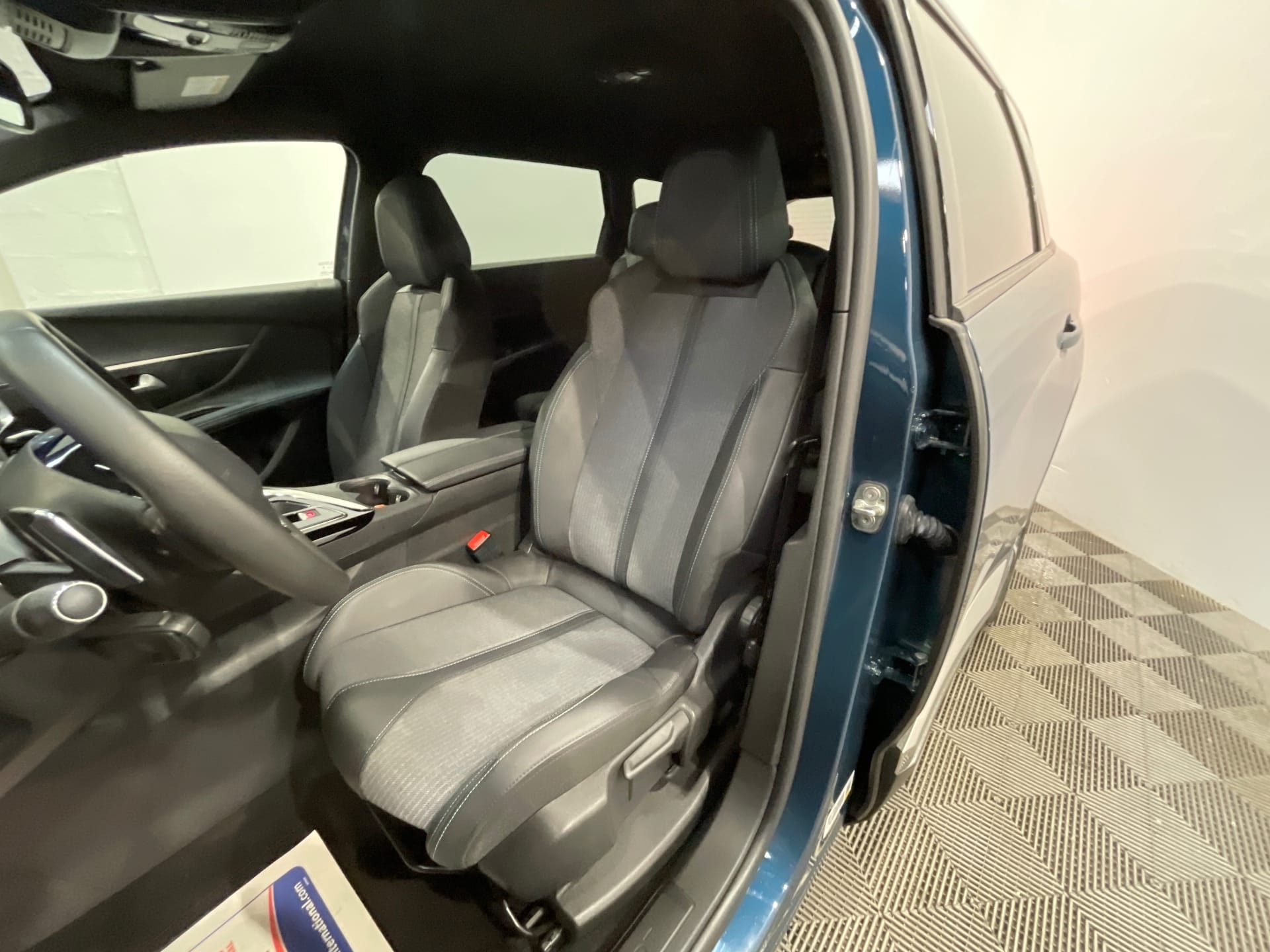 Peugeot 5008 7 Places 3 ISOFIX - Hayon Électrique avec Siège bébé