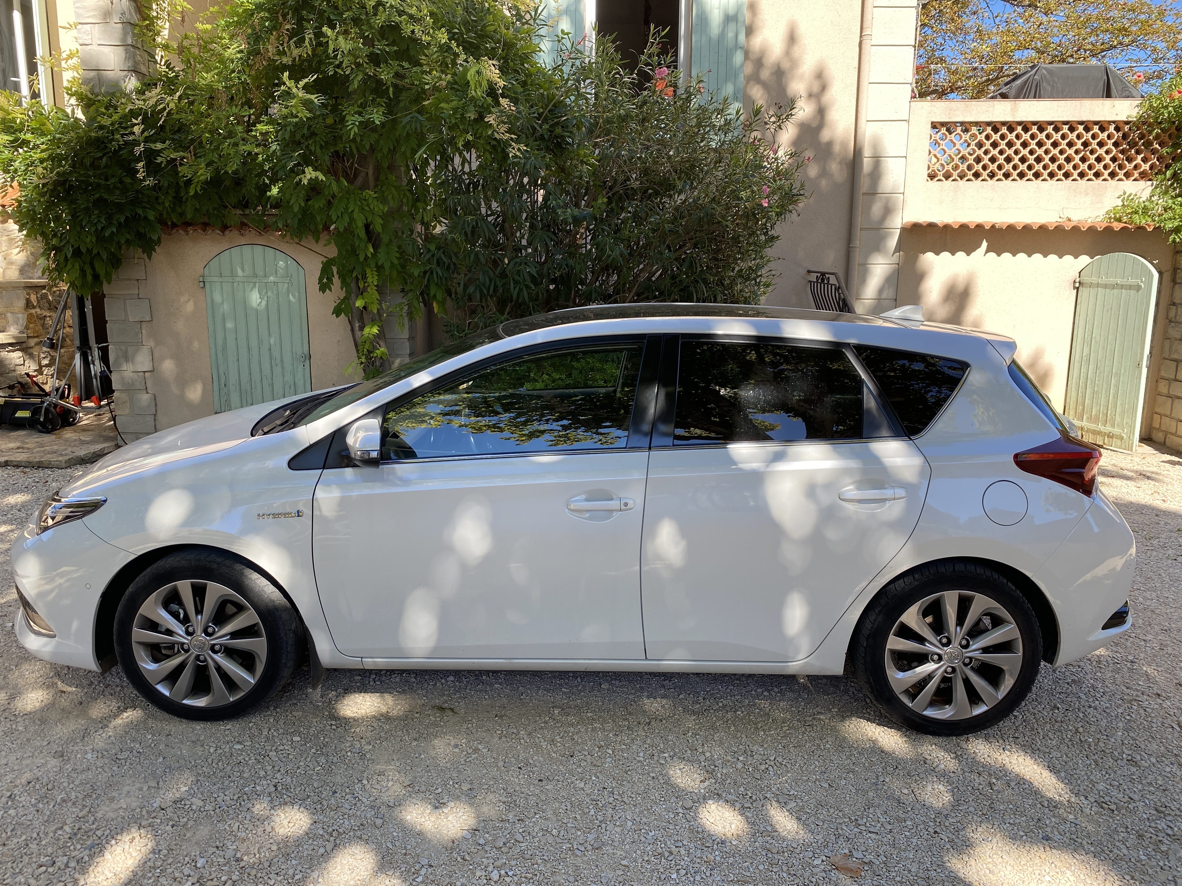 Toyota Auris hybride E85 avec Climatisation