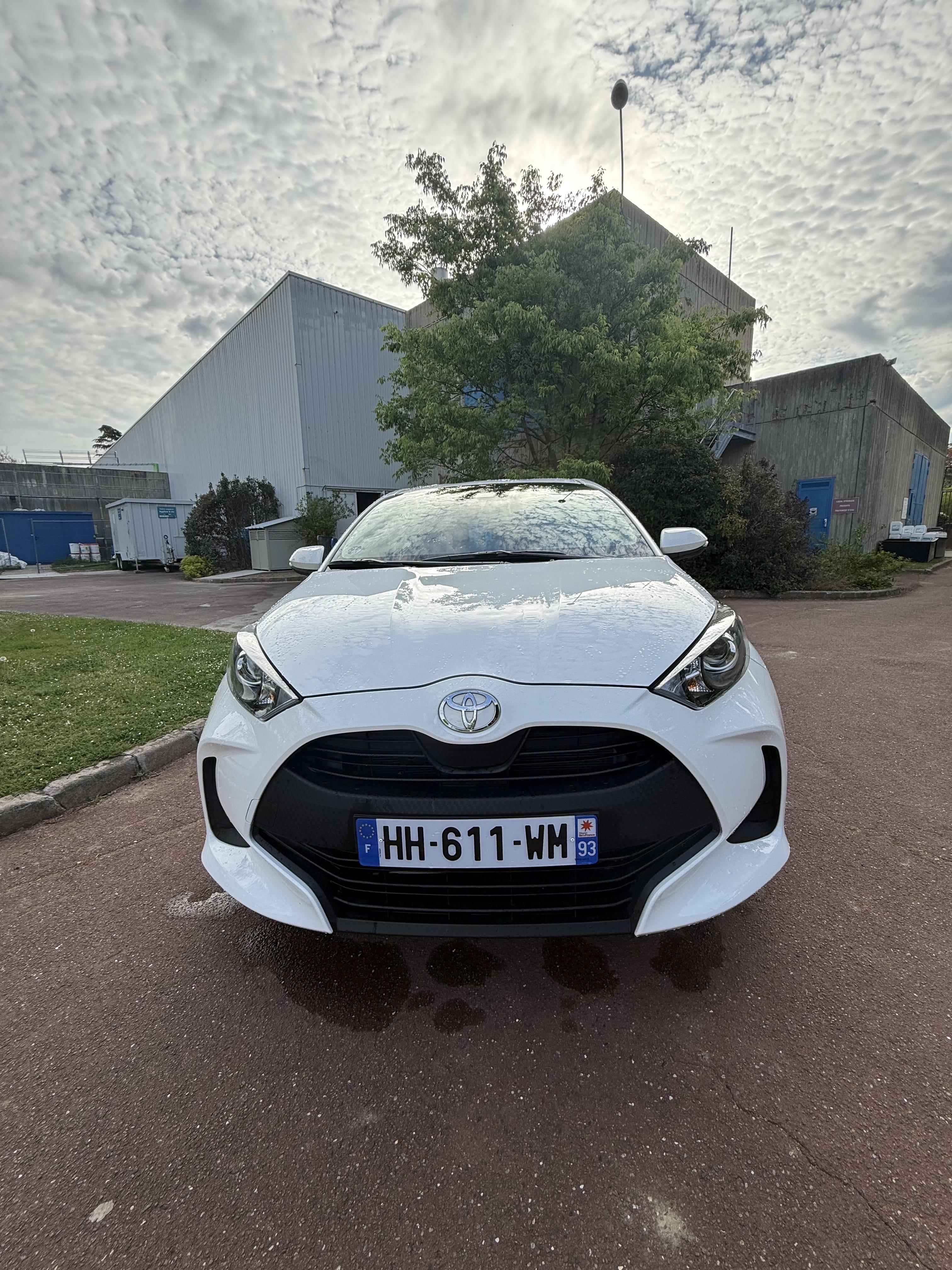 Toyota Yaris Hybride avec Accessible fauteuil roulant