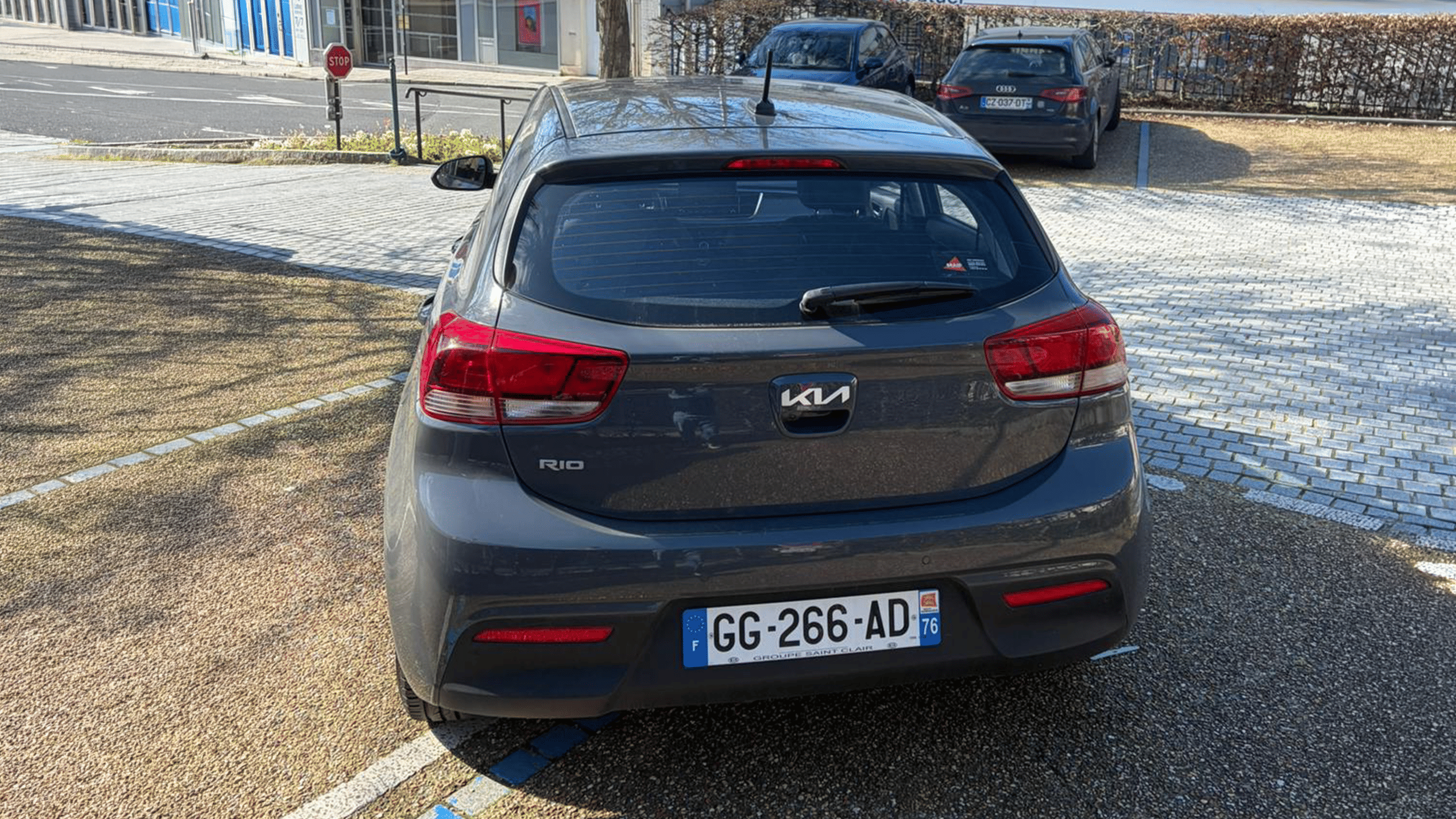 Kia Rio mit Navigationsgerät