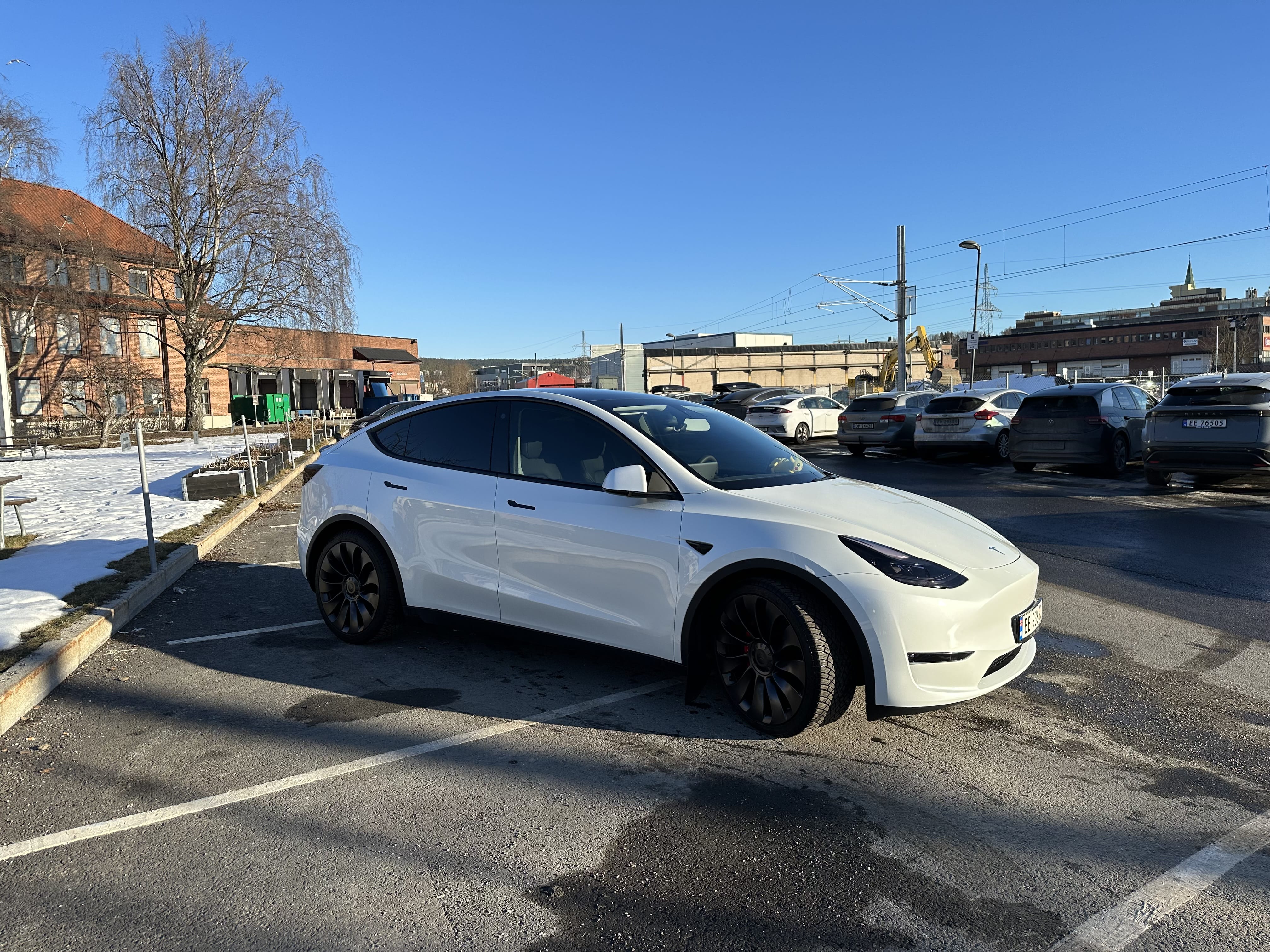 Tesla Model Y Performance med Aircondition