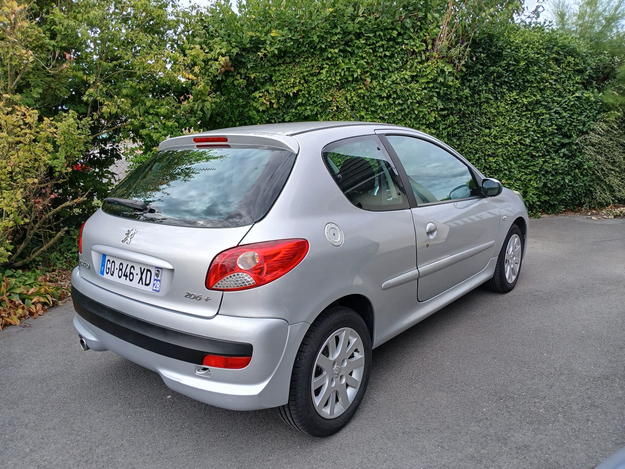 Peugeot 206+ avec Entrée audio / iPod