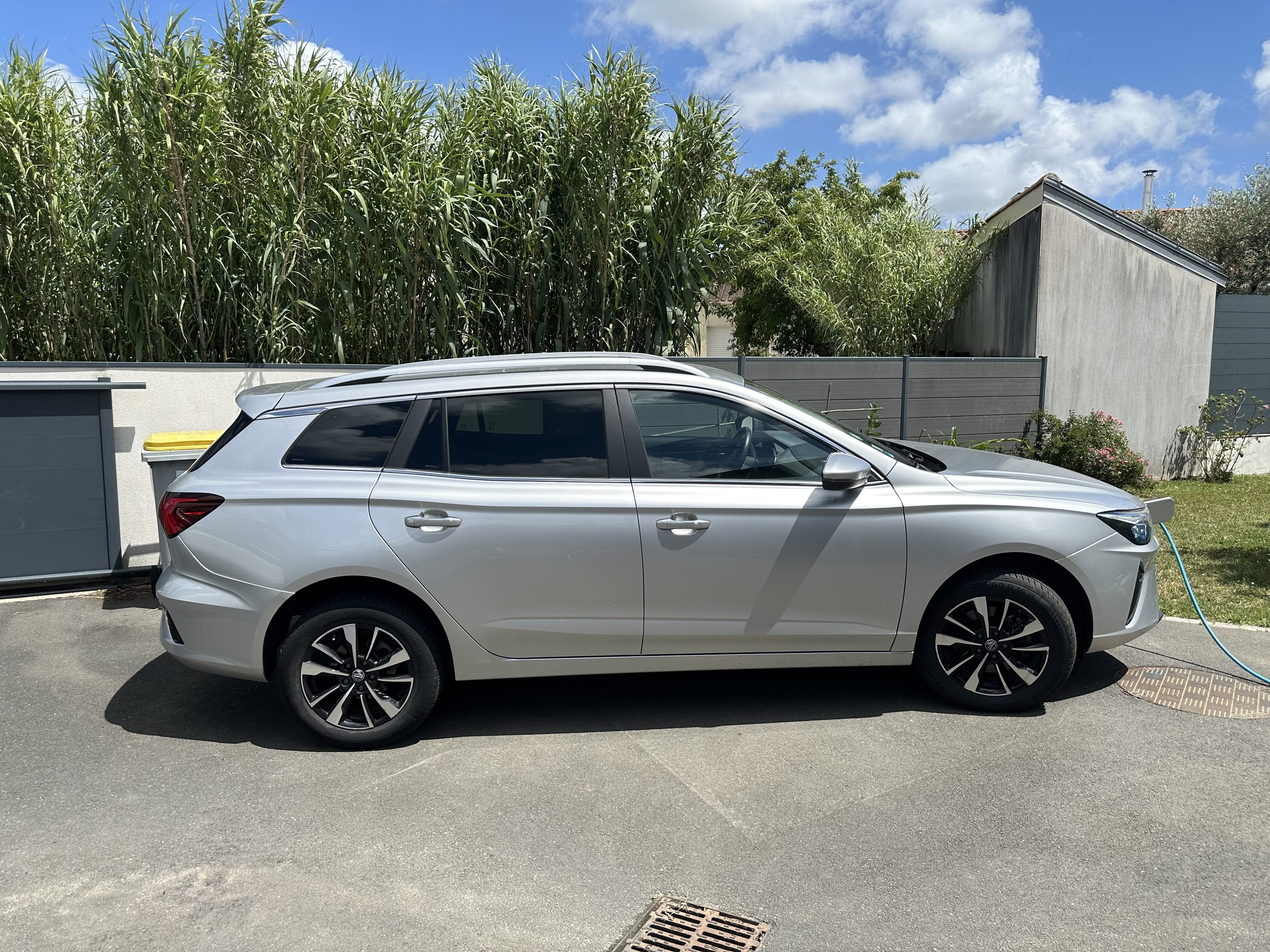 MG MG5, 2022, Électrique, automatique