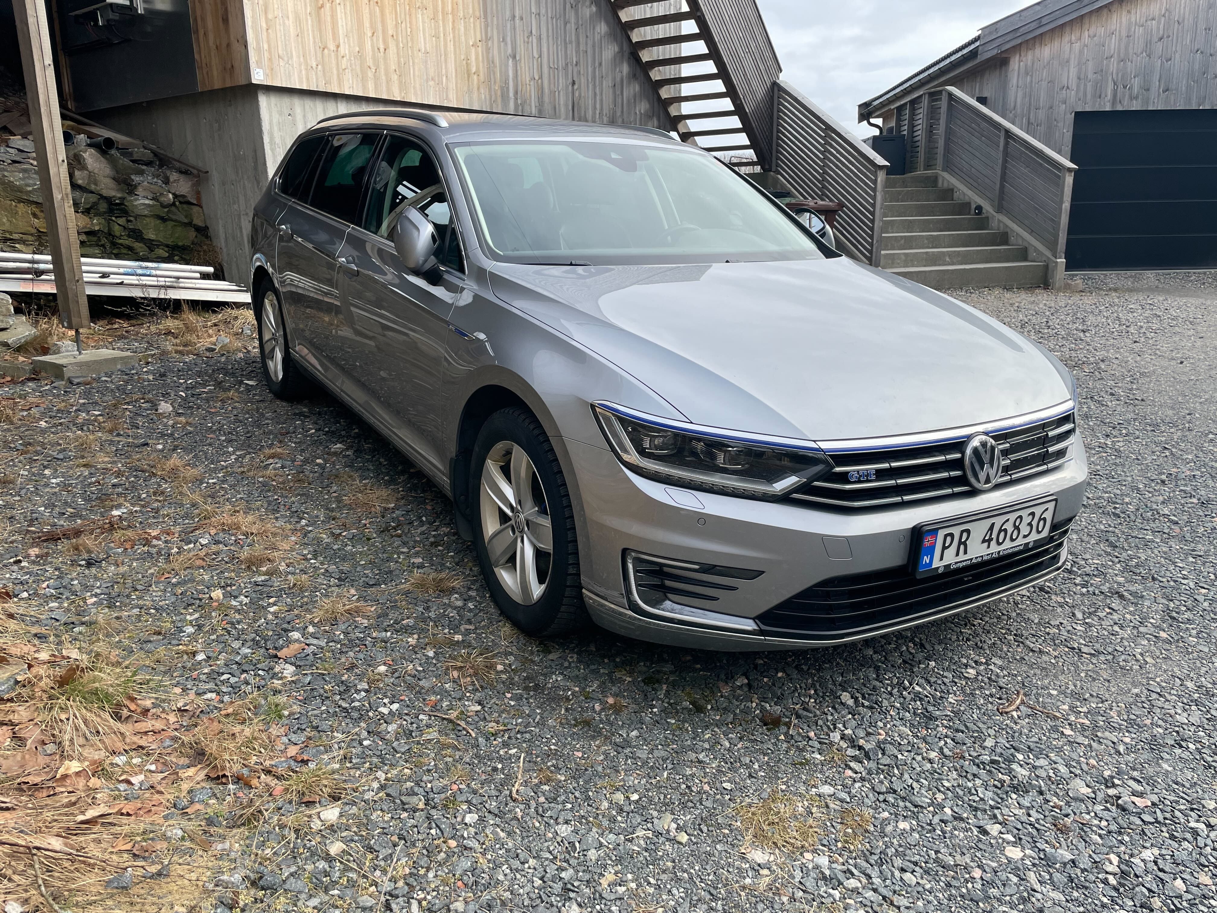 Volkswagen Passat GTE Hybrid, 2018, Blyfri 95 / Elektrisk (hybrid), automatisk