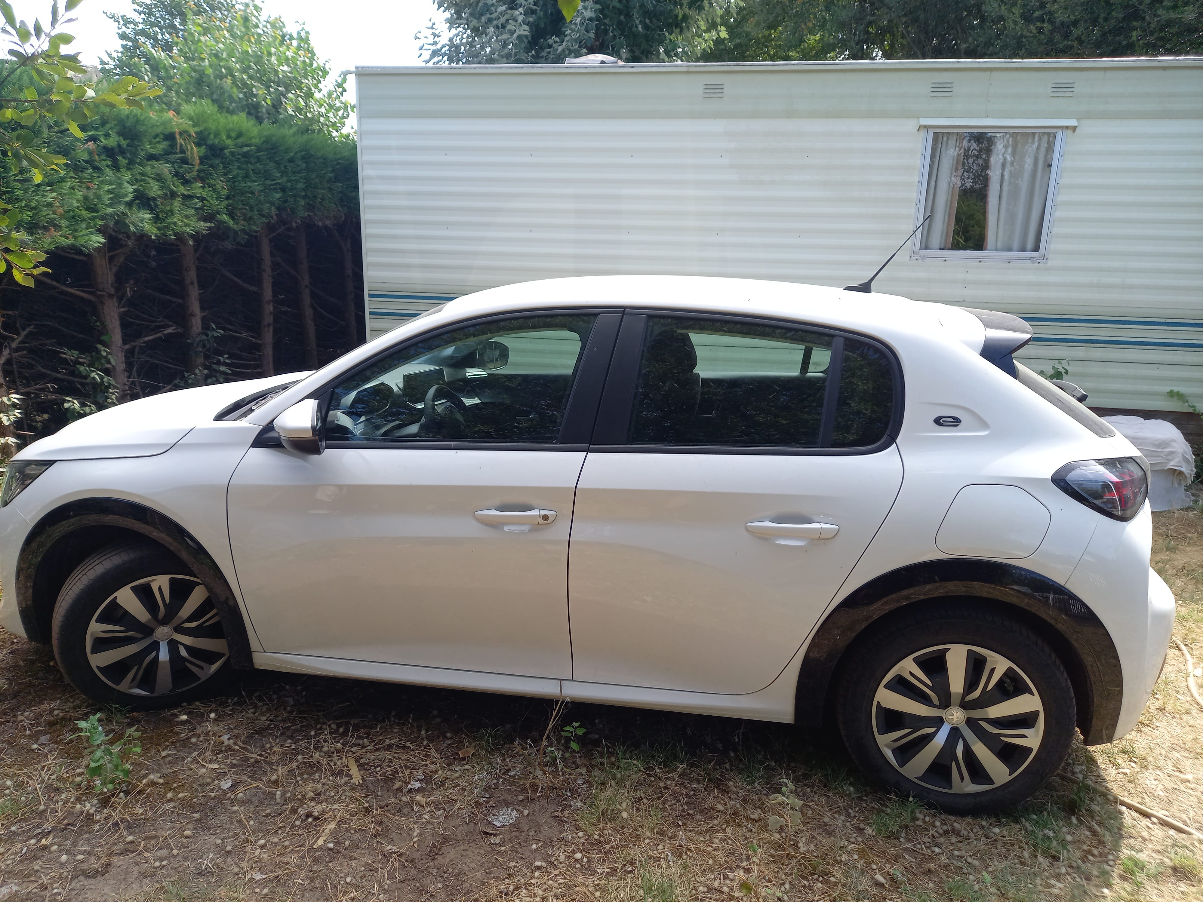 Peugeot e-208 Allure avec Climatisation