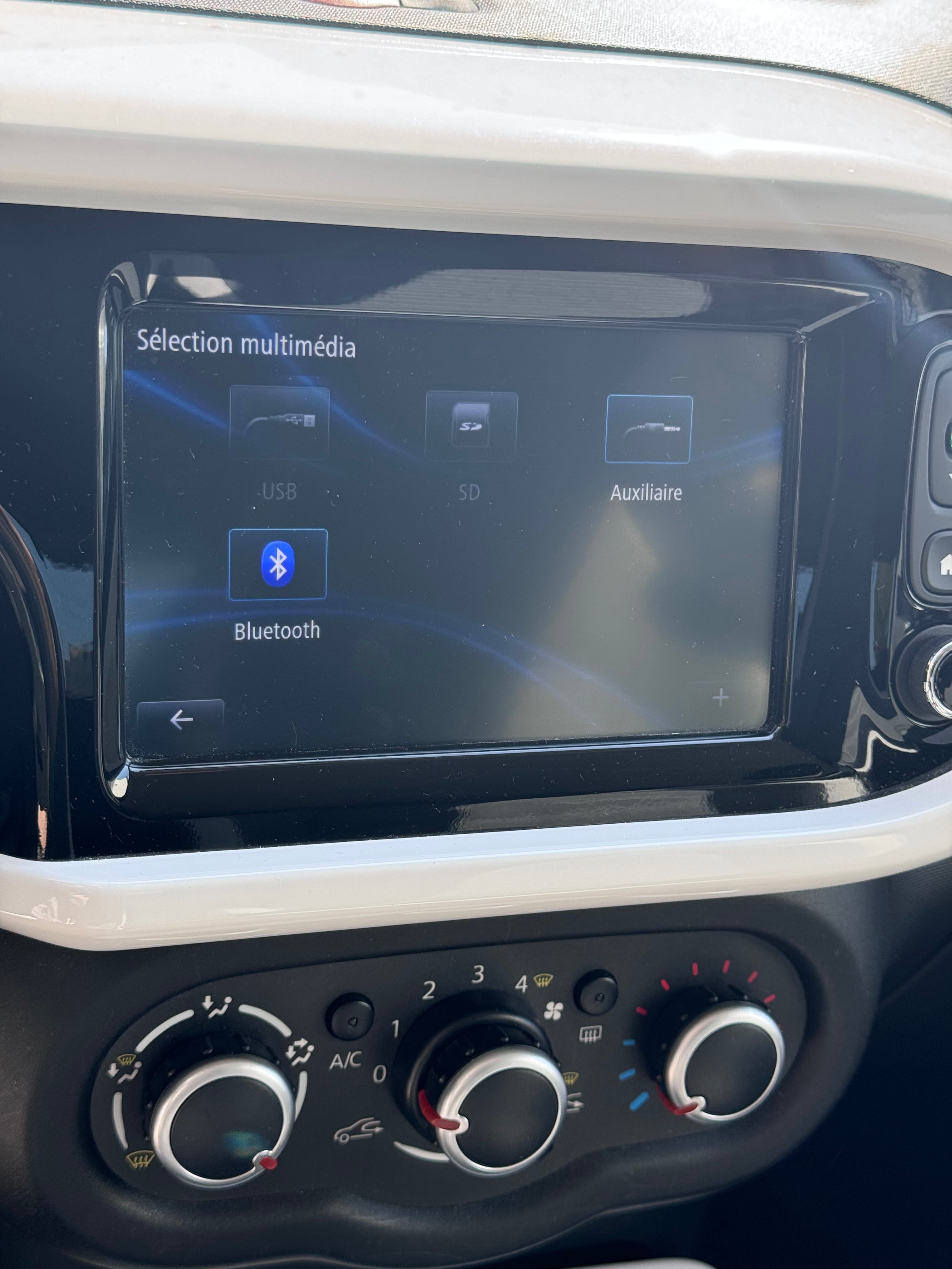 Renault Twingo III avec Entrée audio / iPod