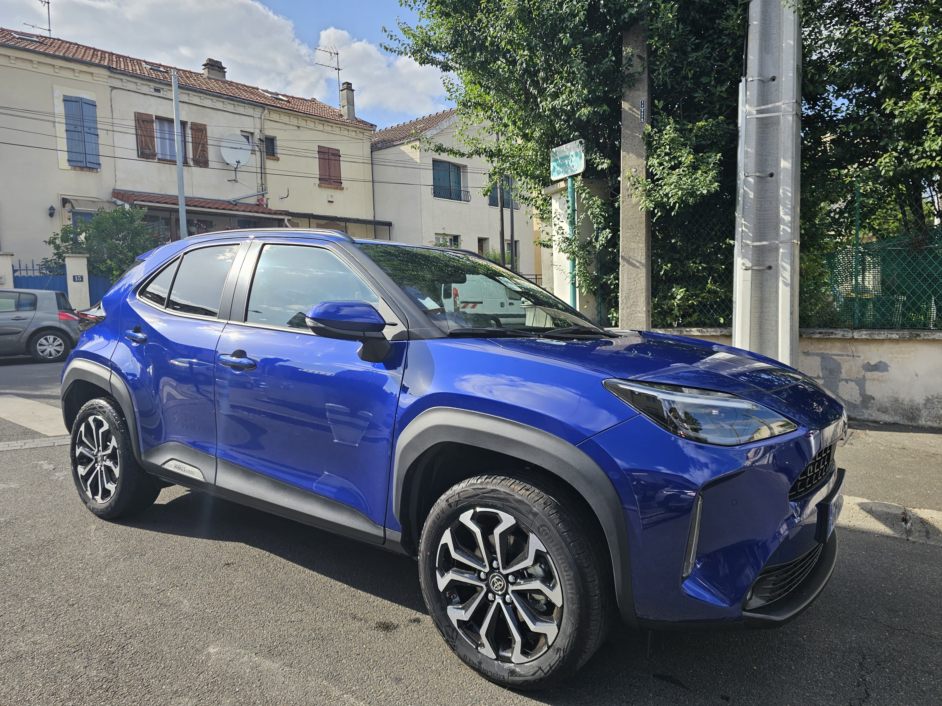 Toyota Yaris Cross, 2023, Essence 98 / Électrique (hybride), automatique