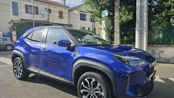 Toyota Yaris Cross, 2023, Essence 98 / Électrique (hybride), automatique