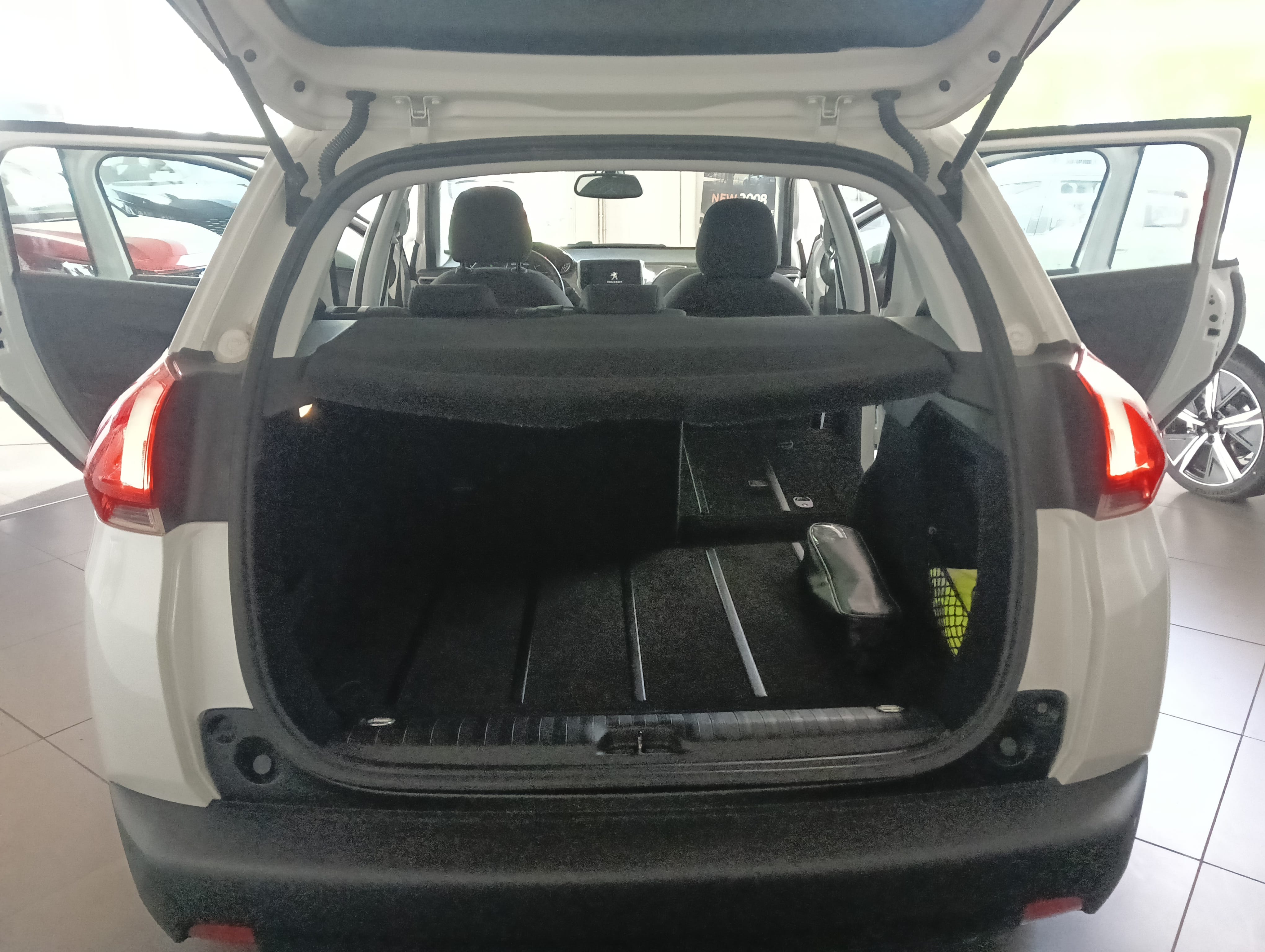 Peugeot e-2008 con Aire acondicionado