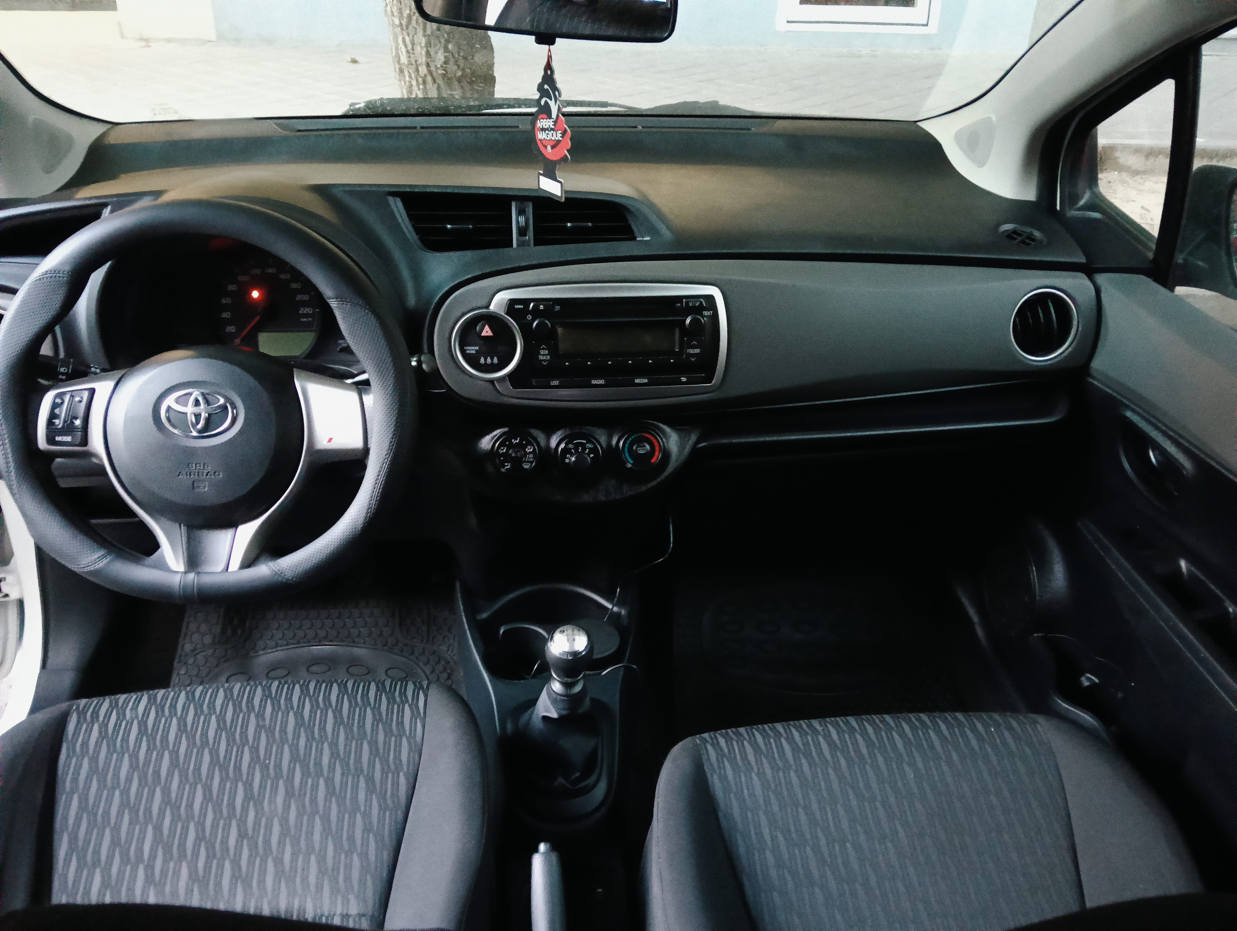 Toyota Yaris Sedan con Cámara de marcha atrás