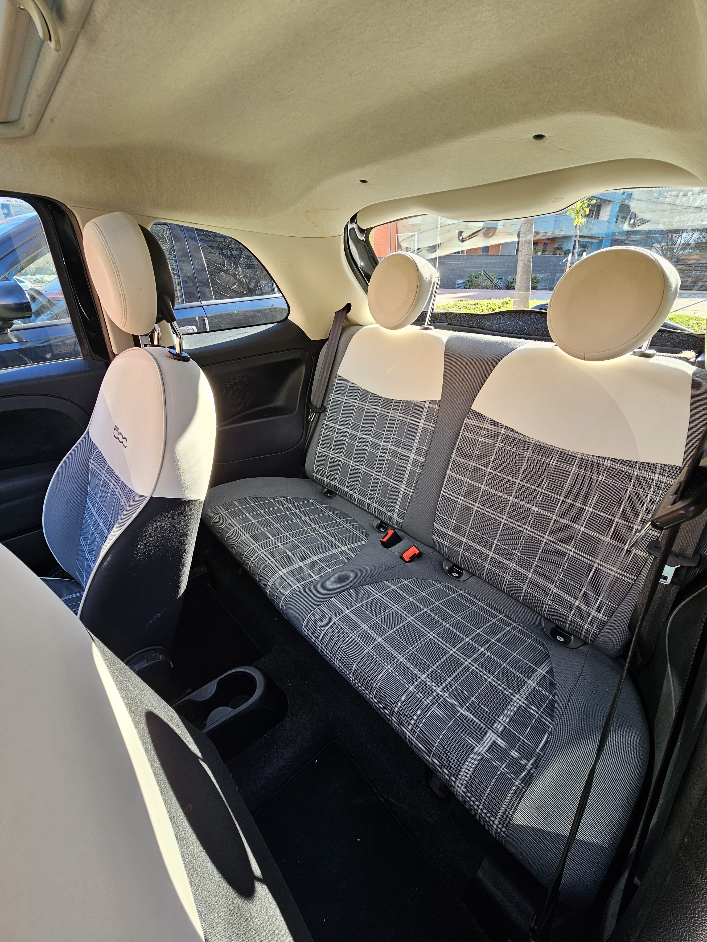 Fiat 500 Híbrido con Apple CarPlay