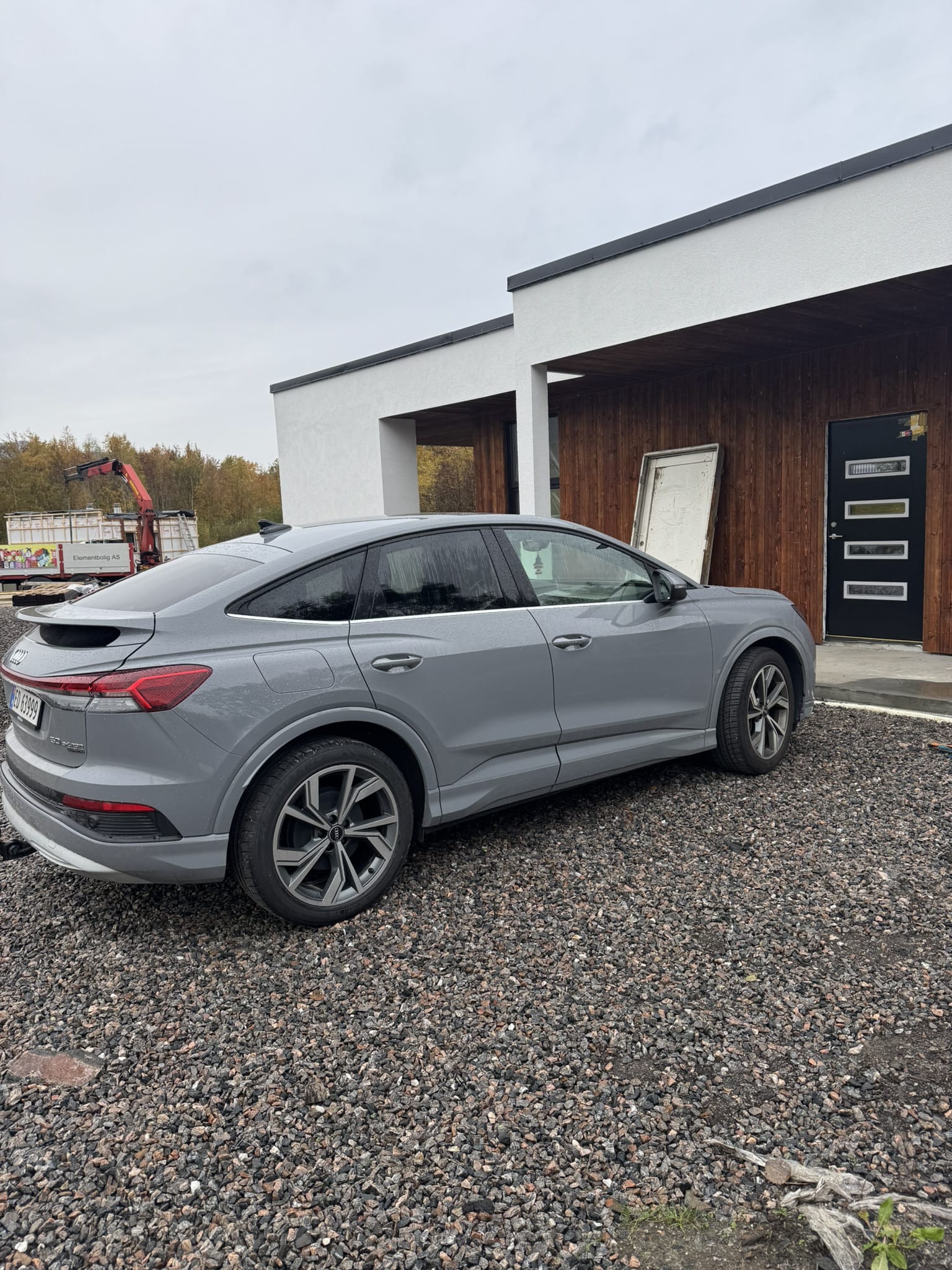 Audi Q4 35 e-tron (RWD) med Firehjulstrekk