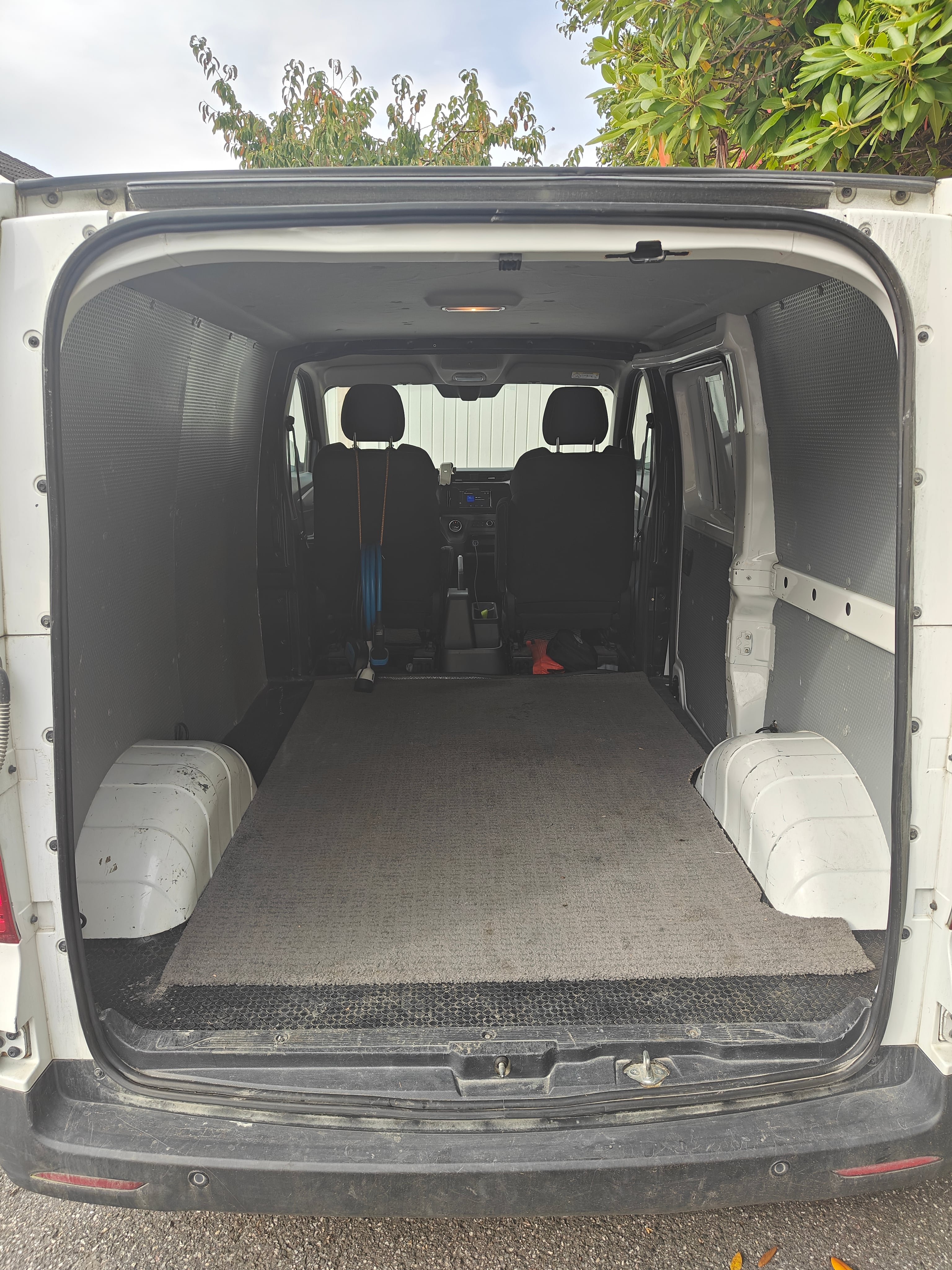 Maxus eDeliver 3 with Cruise control