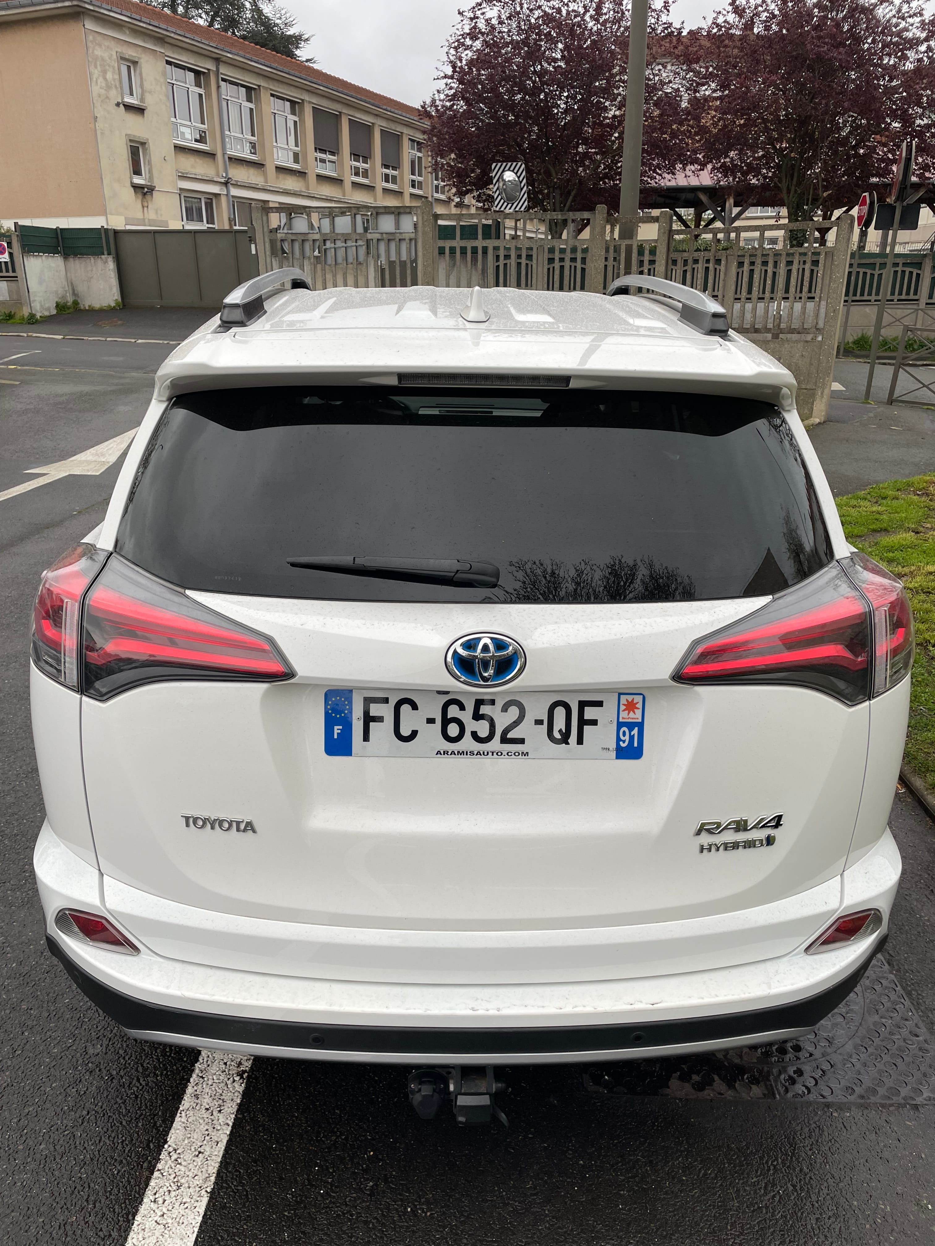 Toyota Rav4 Hybride avec Siège bébé