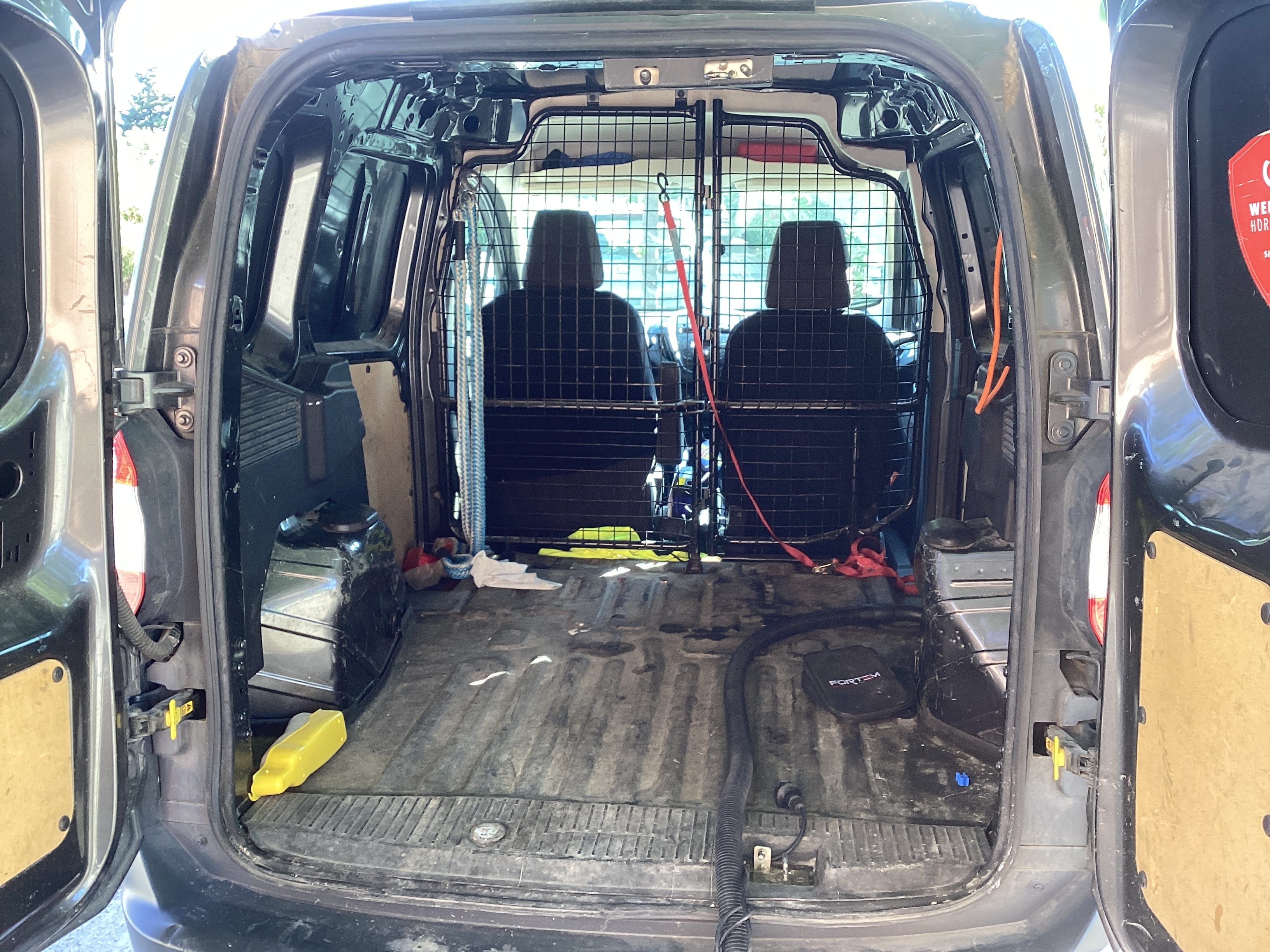 Ford Transit Courier Fourgon avec Entrée audio / iPod