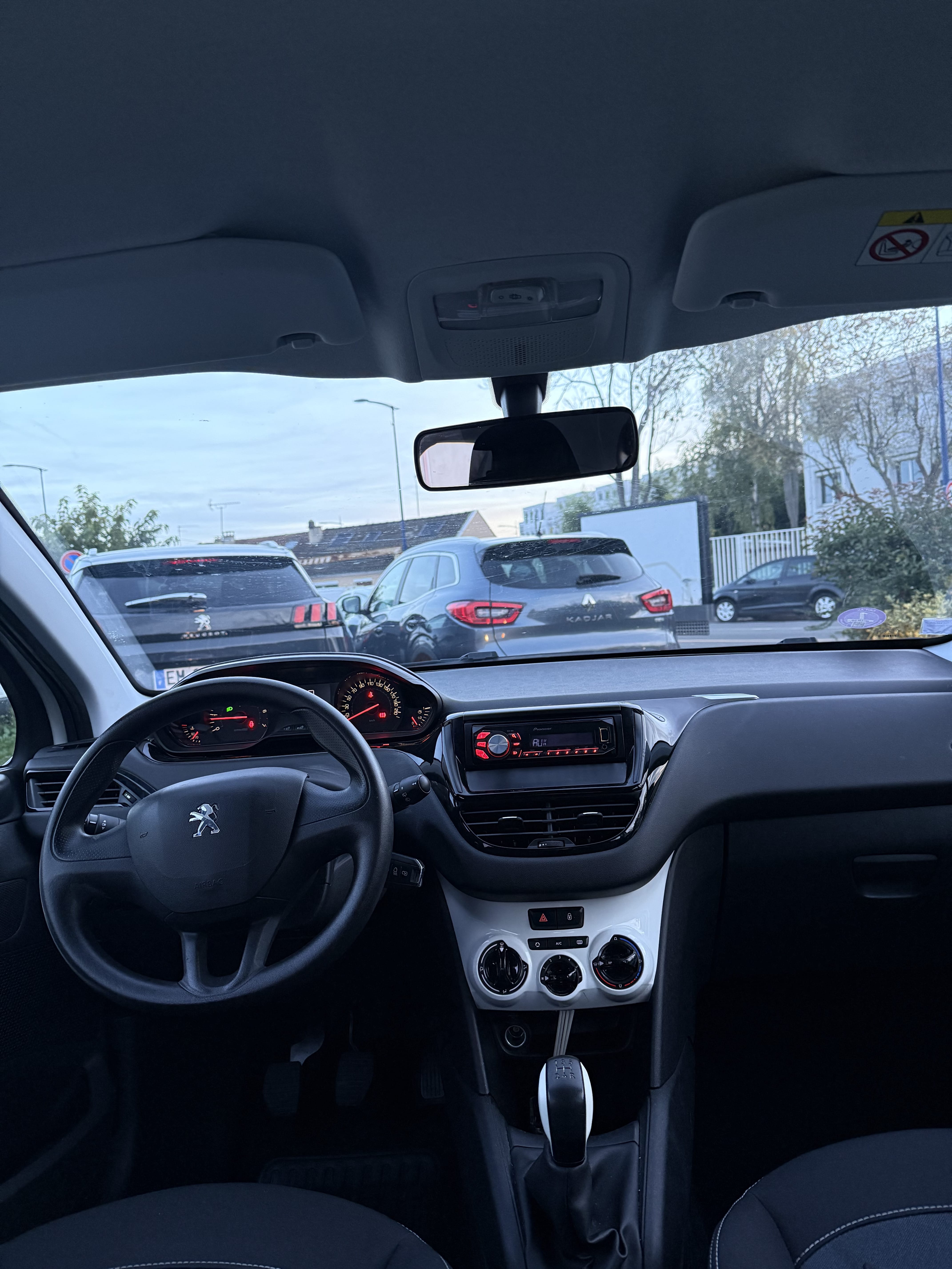 Peugeot 208 avec Entrée audio / iPod