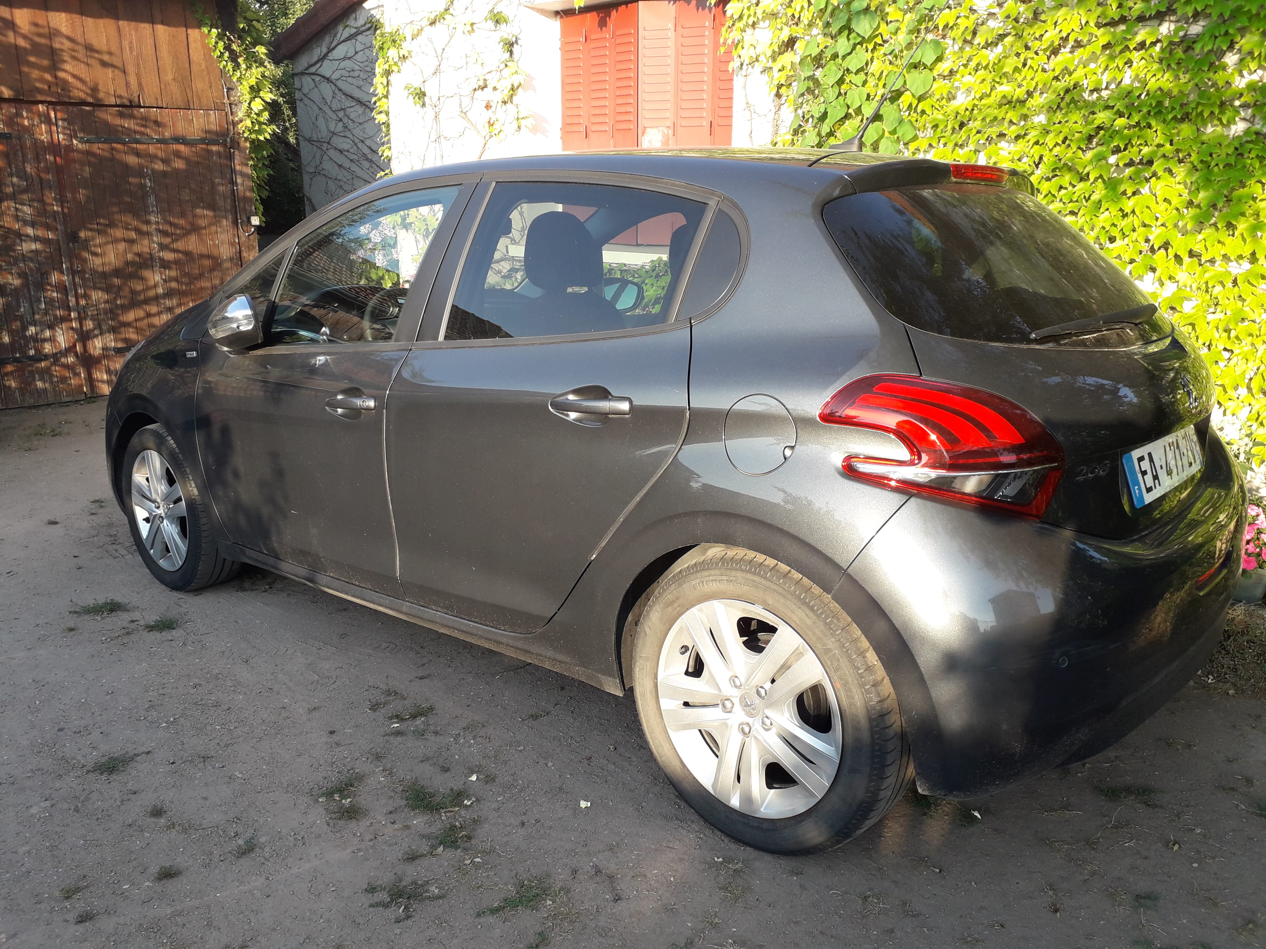 Peugeot 208 avec Entrée audio / iPod