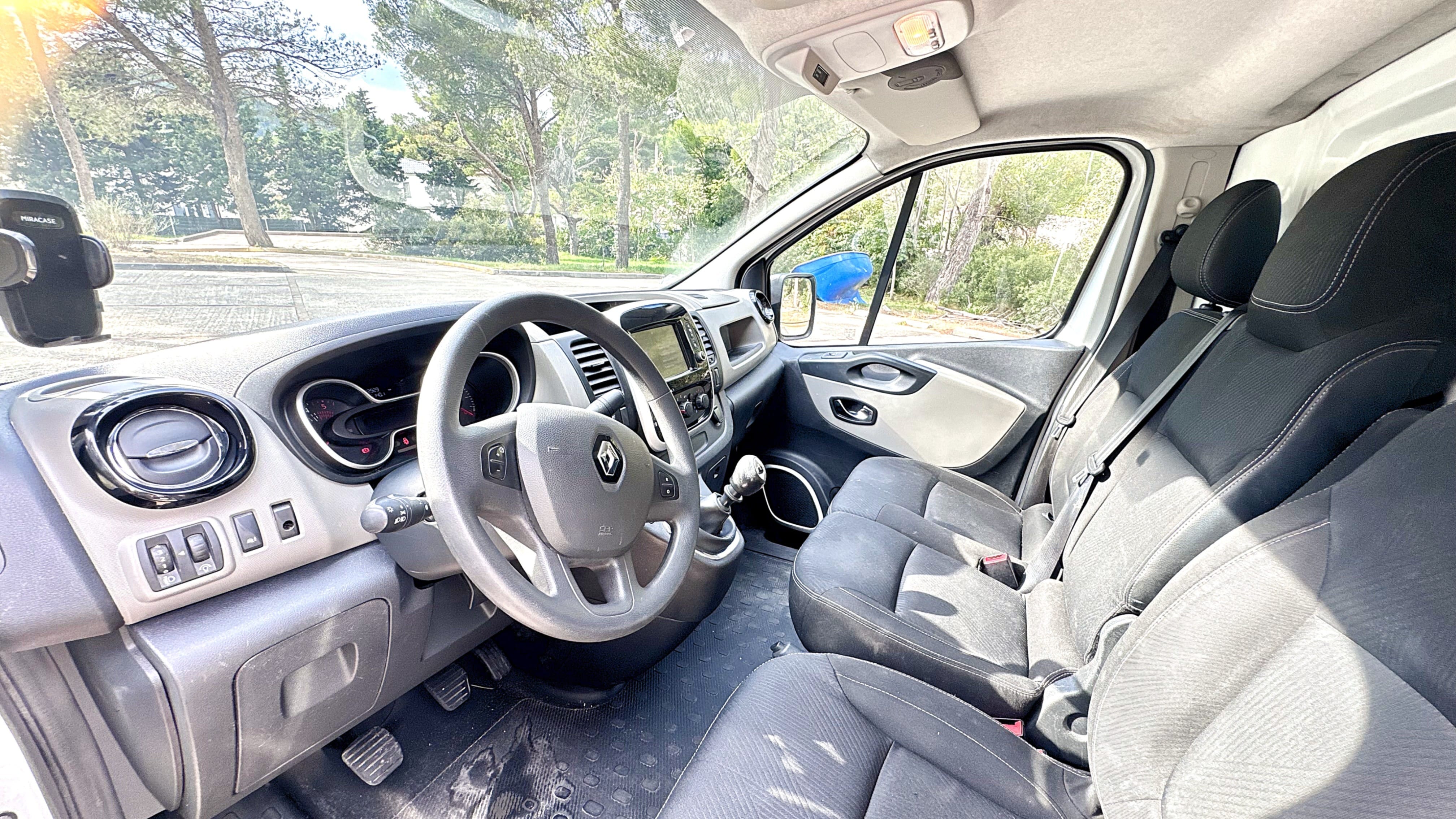 Renault Trafic 3 - Rallongé (6m3) - 1.6 DCI 120 - 2018 con Entrada de Audio/iPod