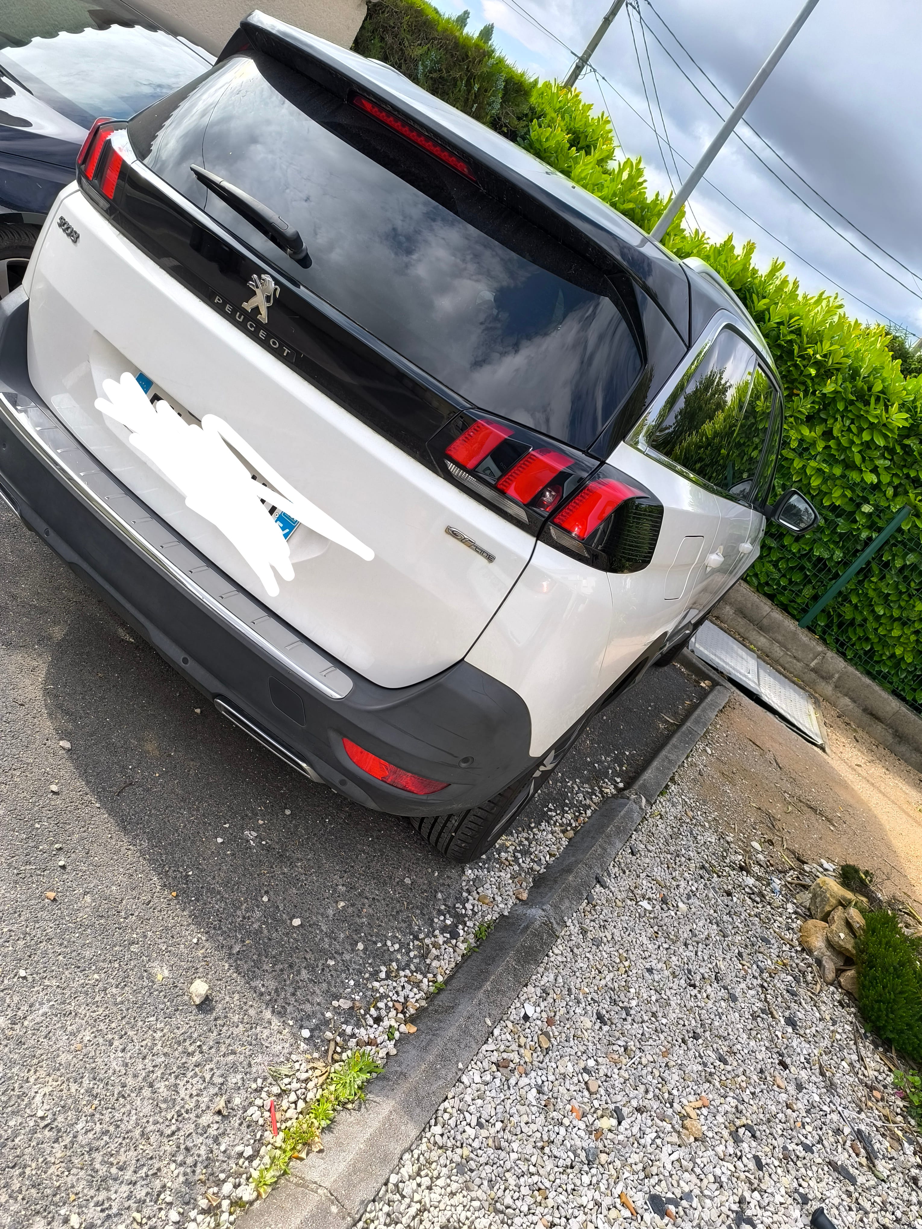 Peugeot 5008 7places avec GPS