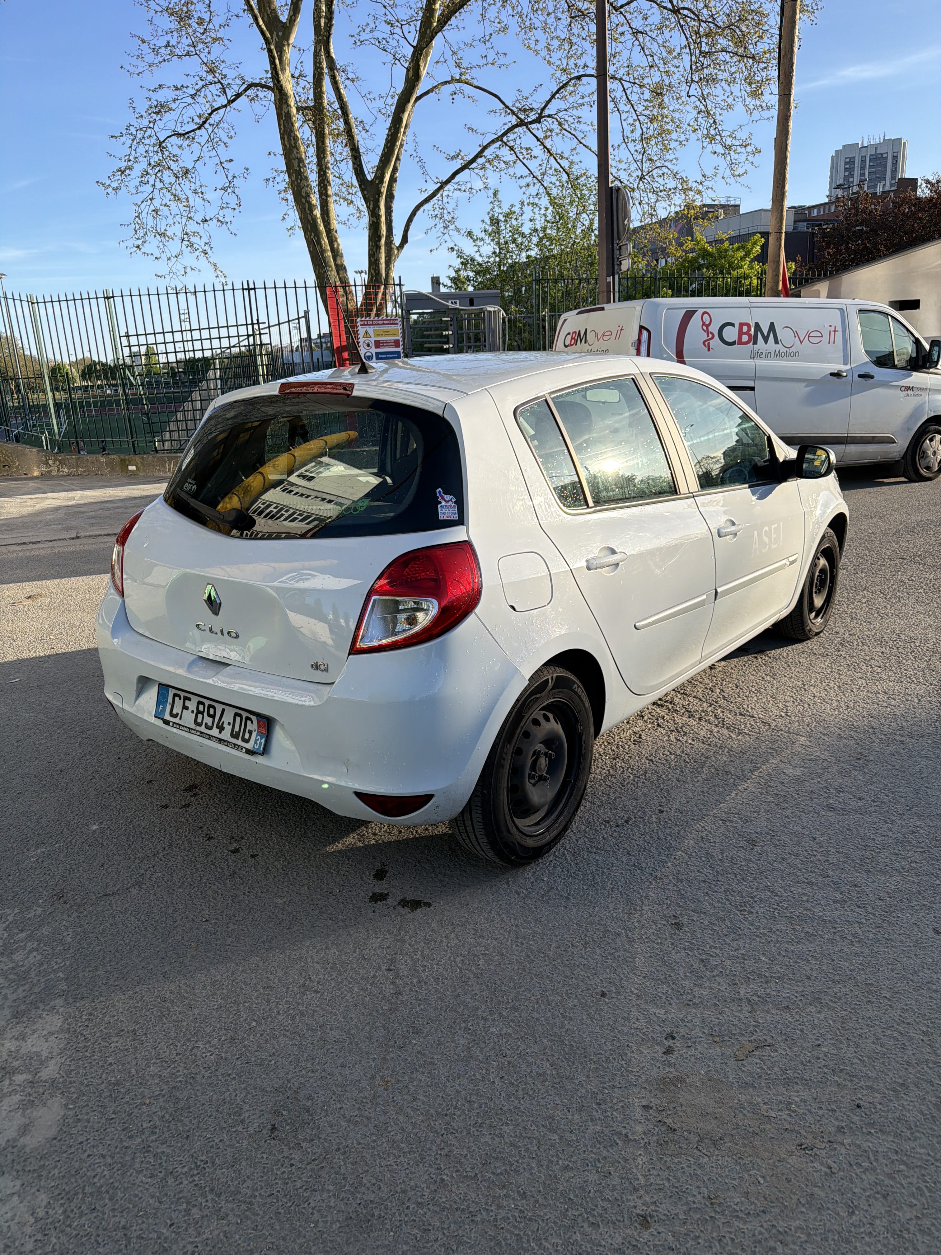 Renault Clio 1.5 dci 5 portes avec Entrée audio / iPod