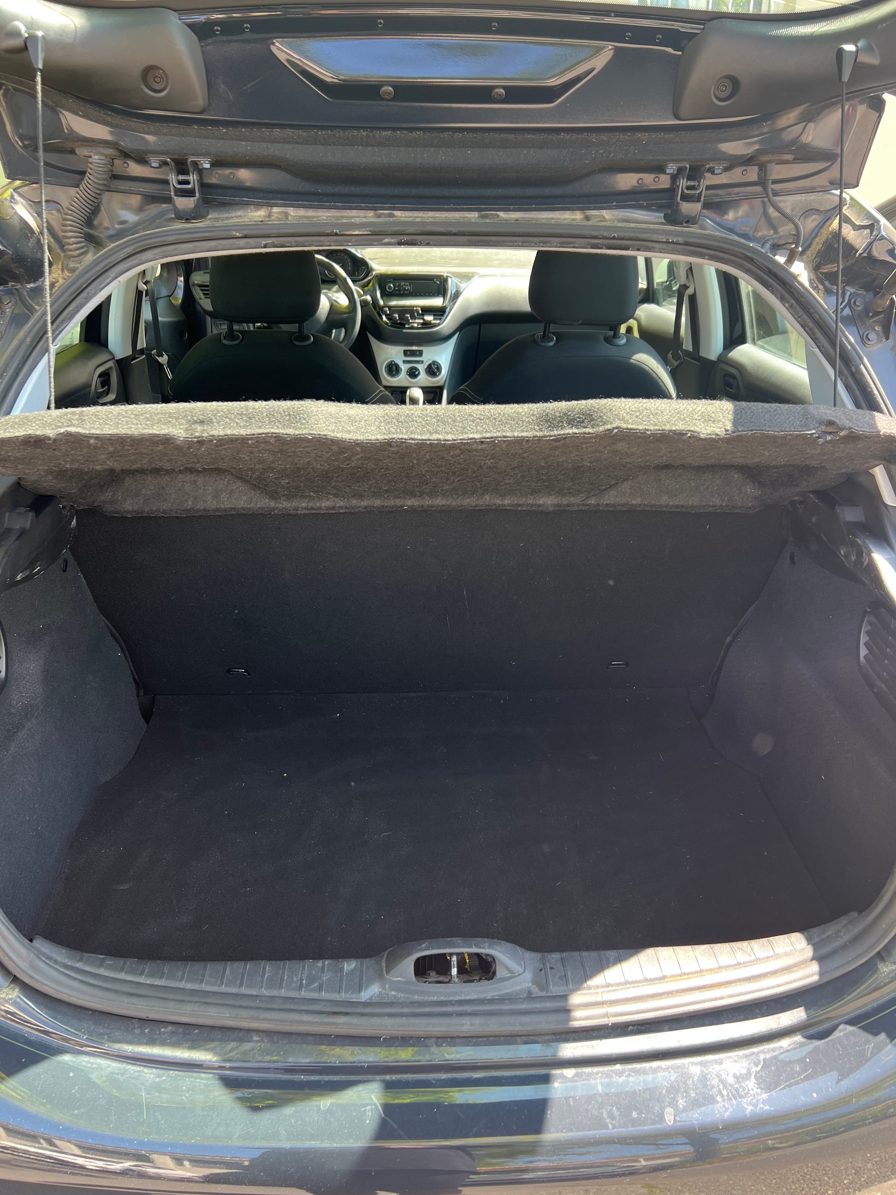 Peugeot 208 avec Autoradio