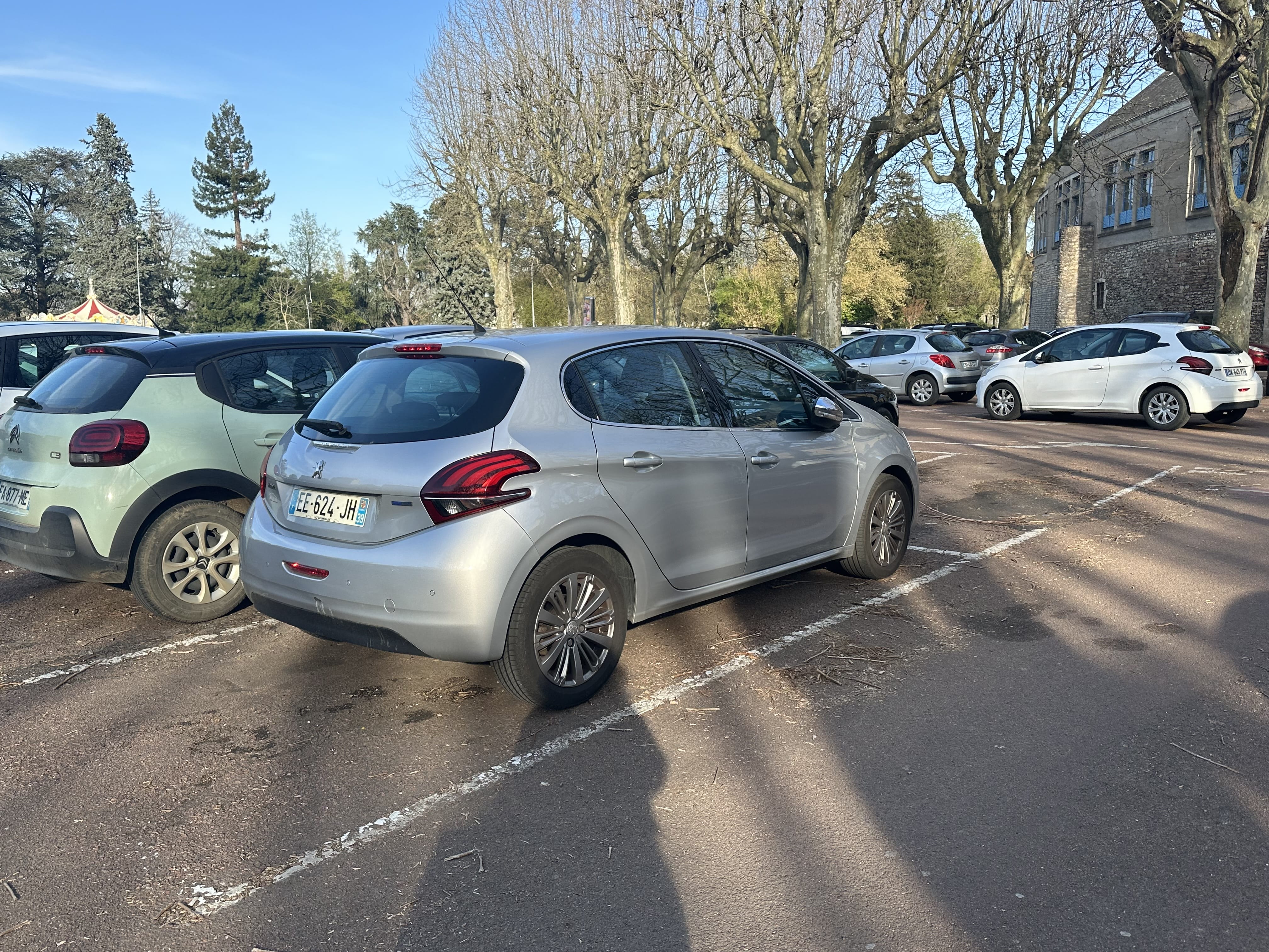 Peugeot 208 avec GPS