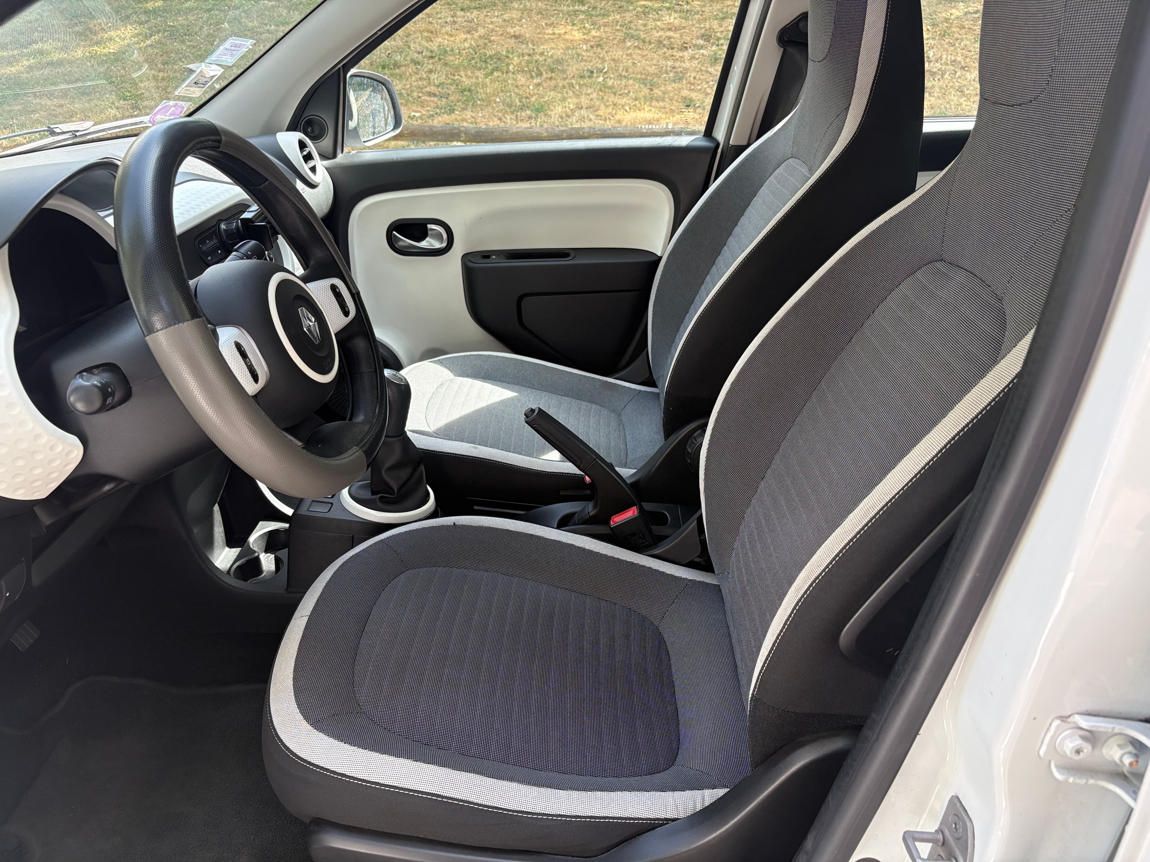Renault Twingo III avec Autoradio