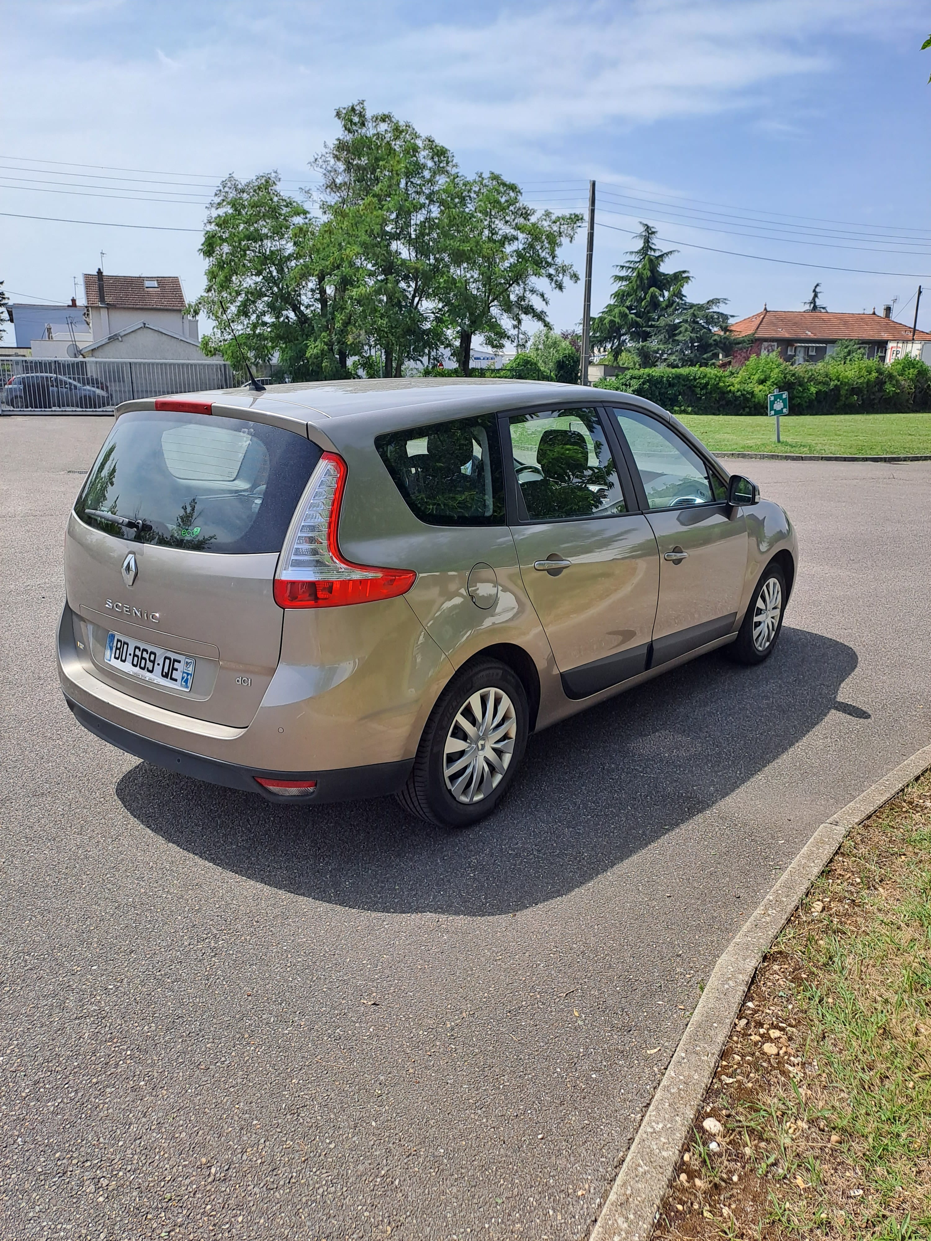 Renault Grand Scenic avec Siège bébé