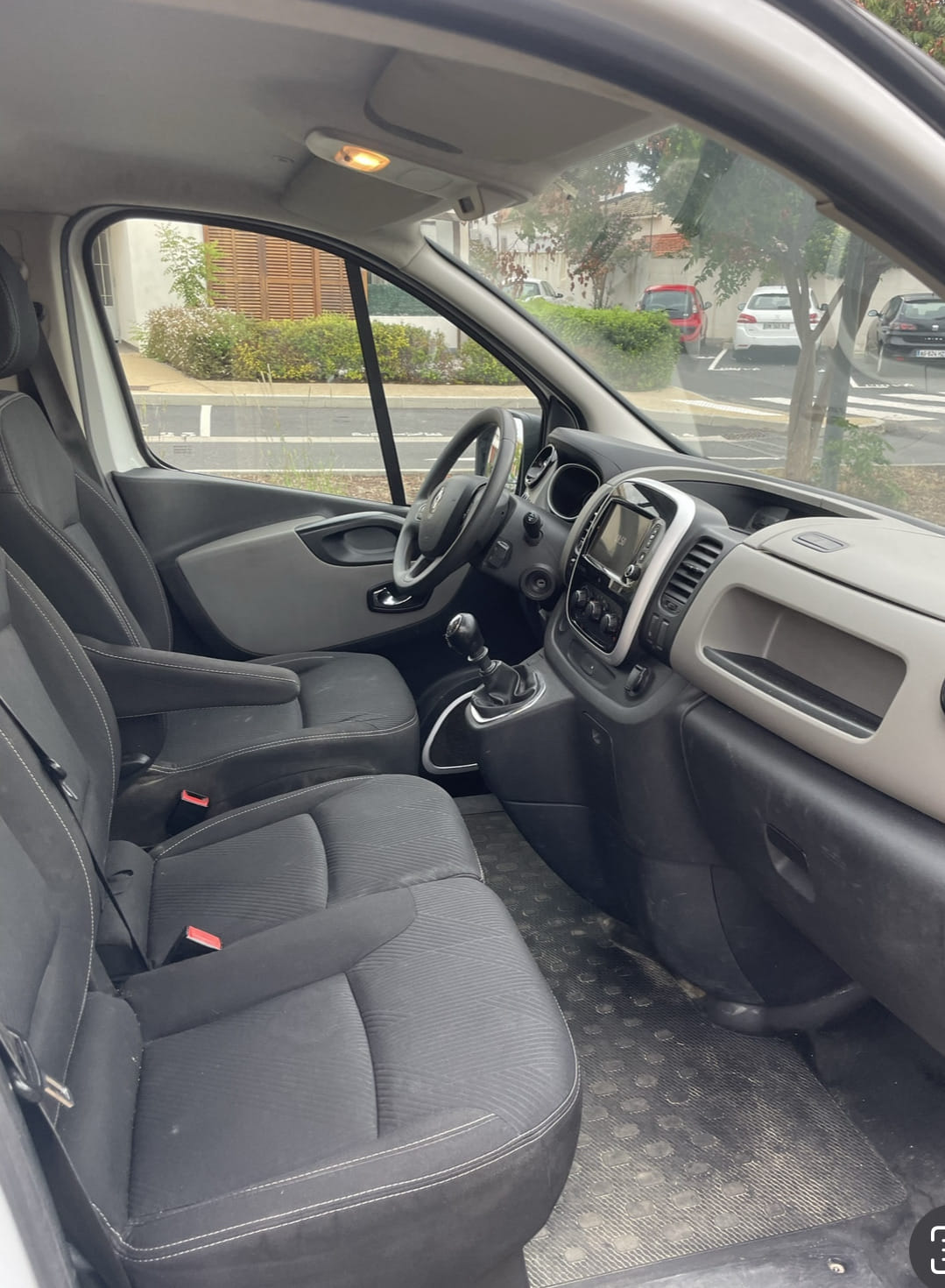 Renault Trafic Double Cabine avec GPS