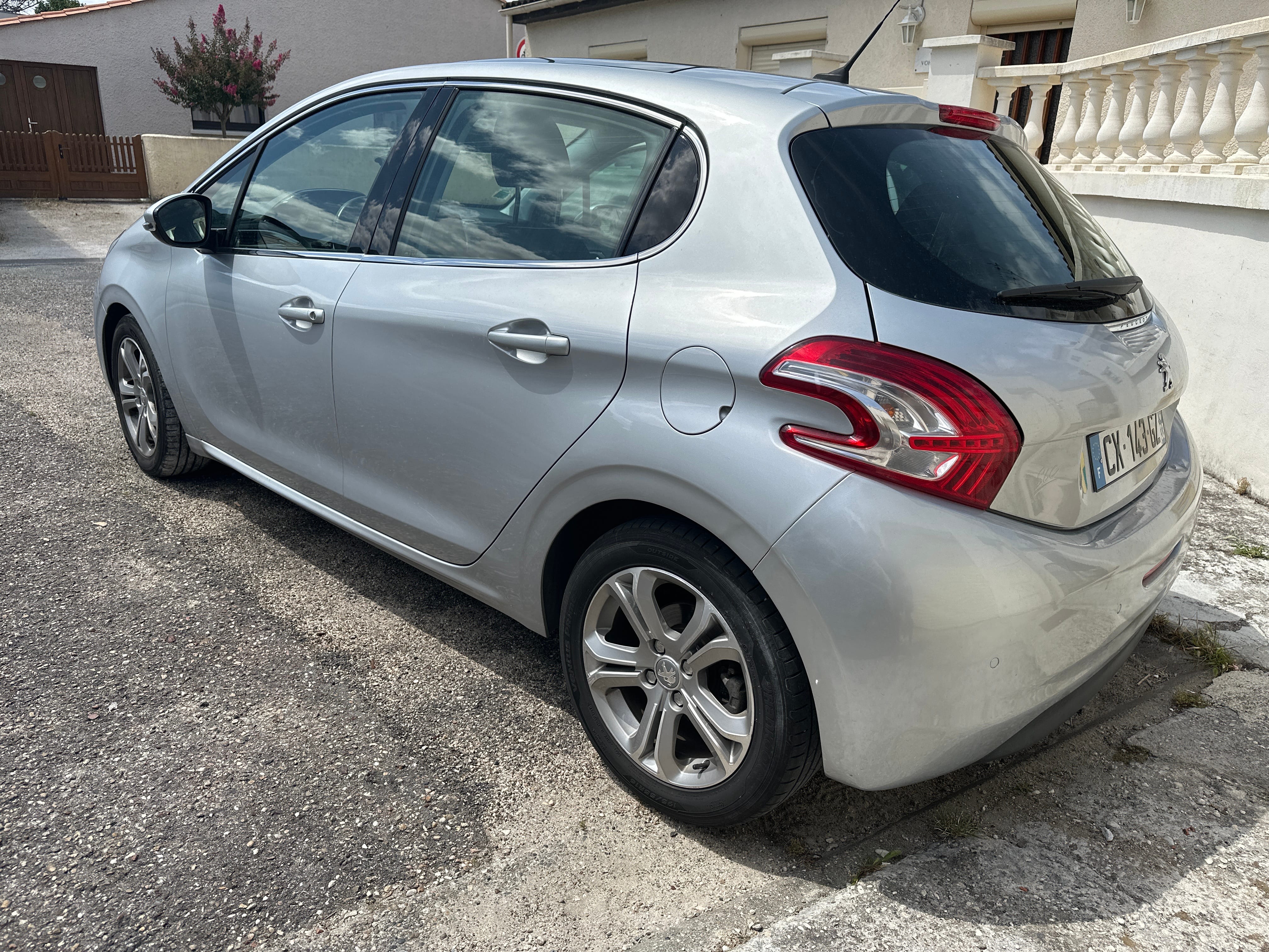 Peugeot 208 avec GPS