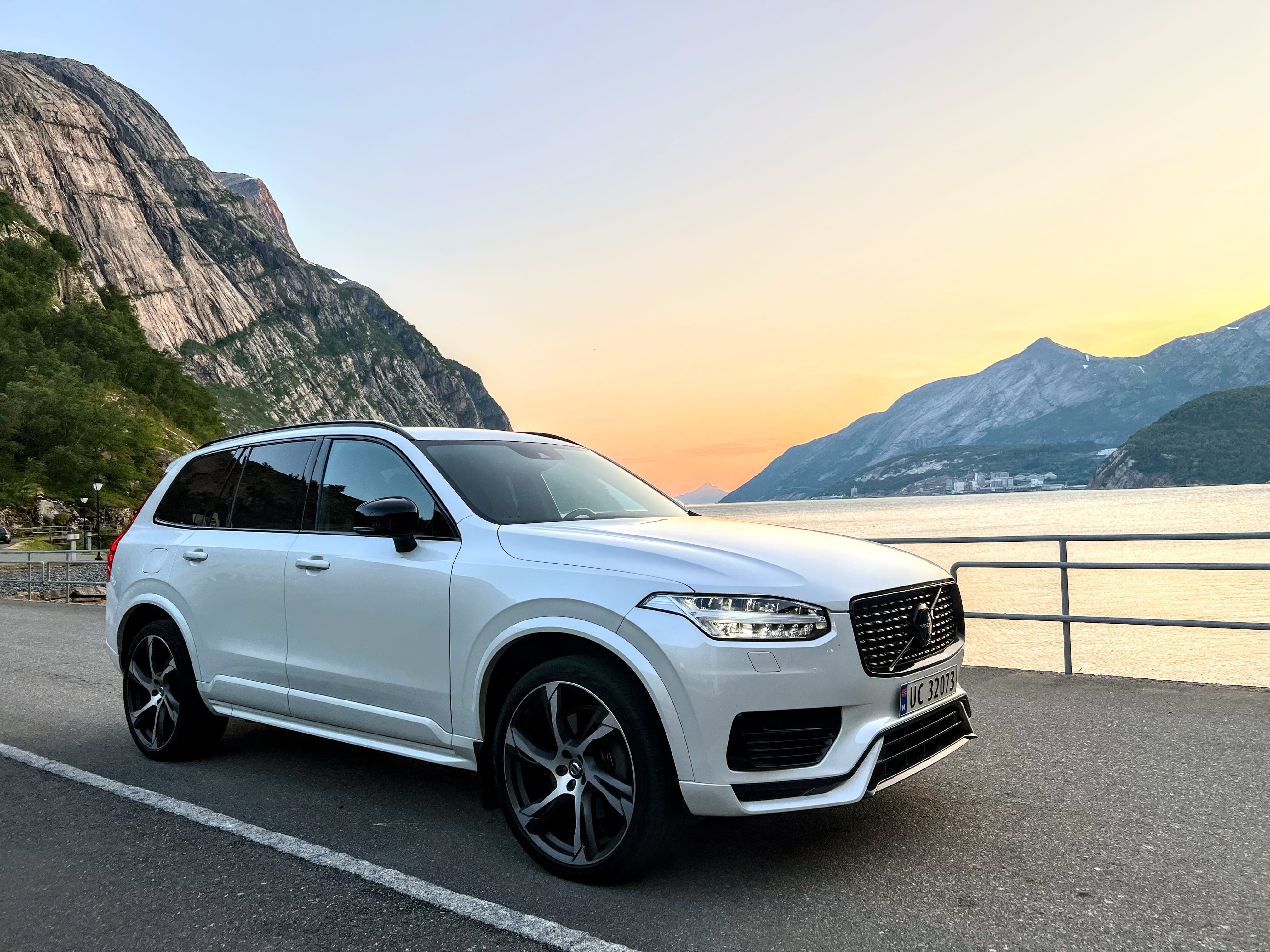 Volvo XC90 T8 R-design, 2019, Blyfri 95, automatic, 7 seats