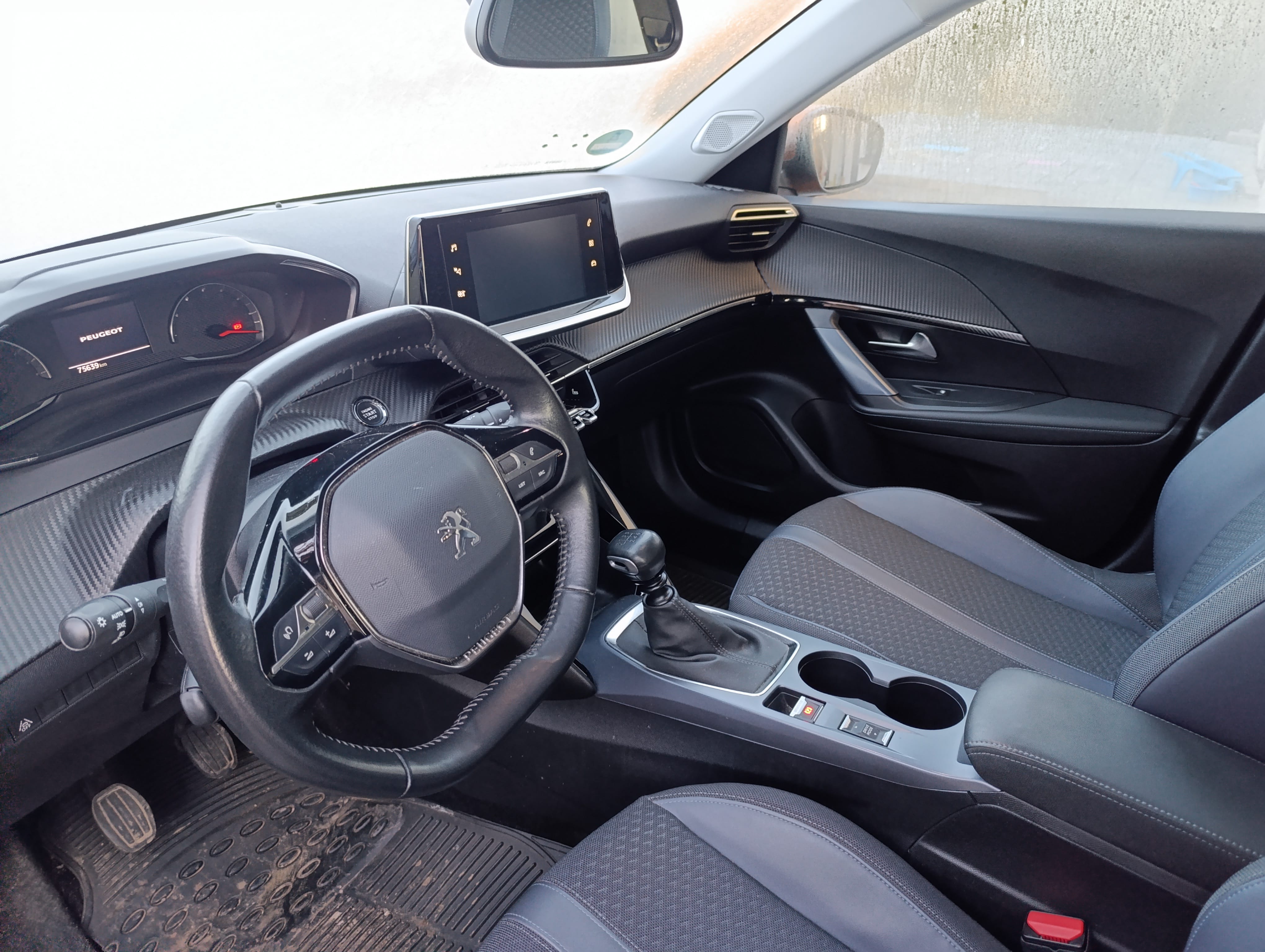 Peugeot 2008 mit Navigationsgerät