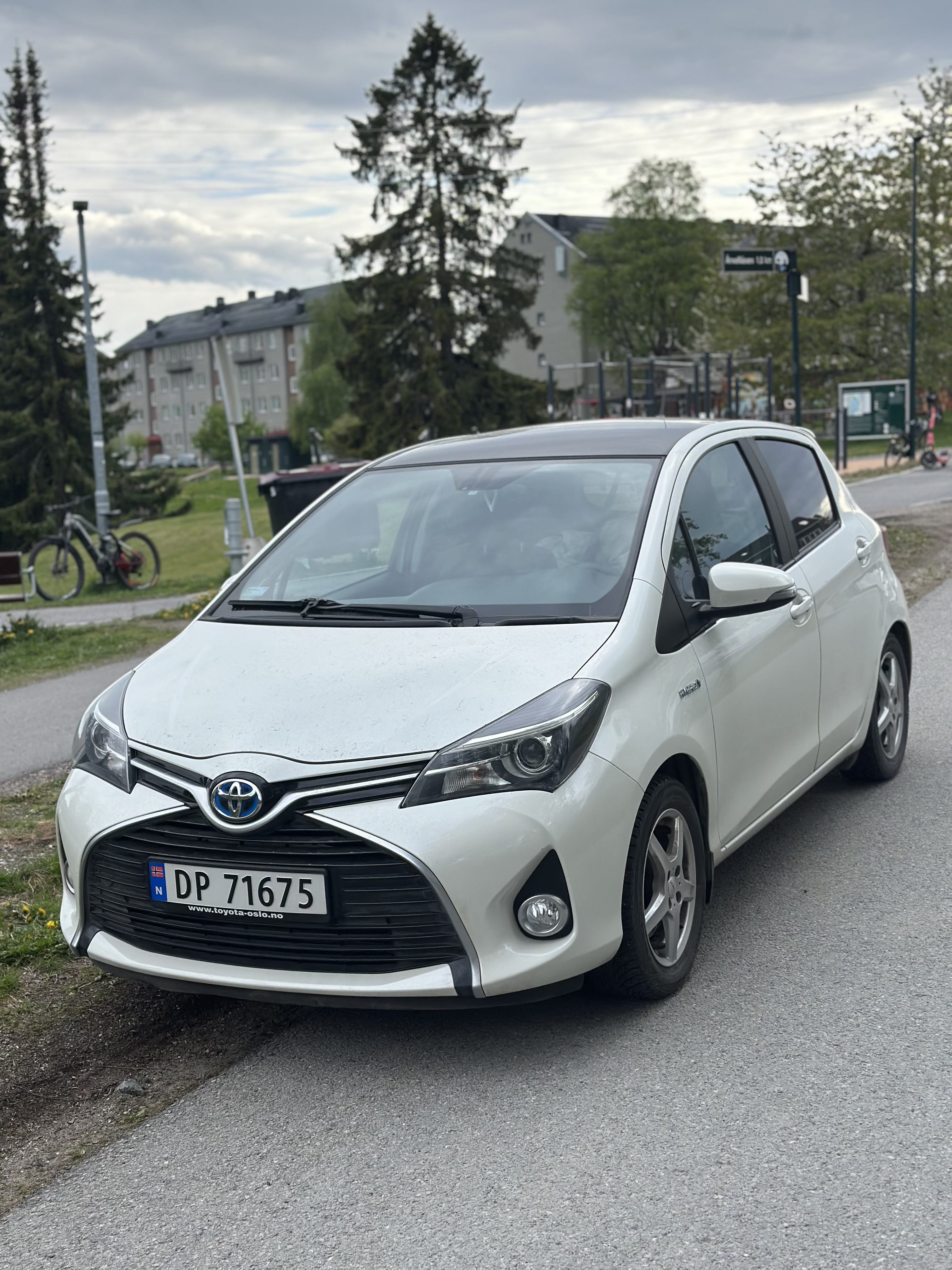 Toyota Yaris, 2015, Blyfri 95 / Elektrisk (hybrid), automatisk
