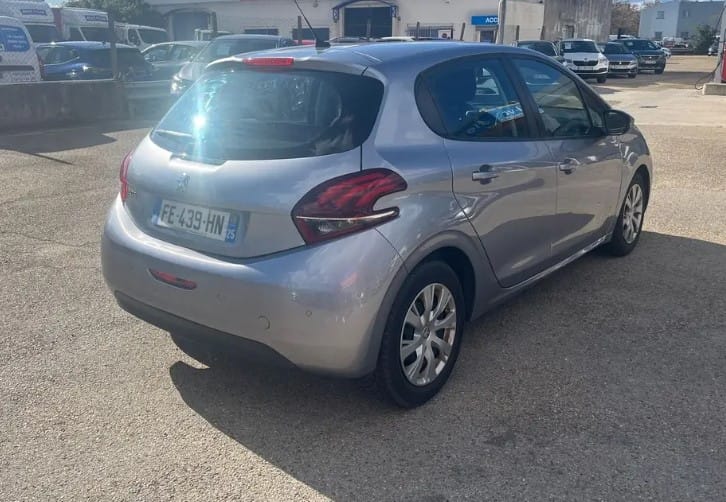 Peugeot 208 Société Sté 2 PLACES HDI 110CV *26017* FE439HN avec Siège bébé