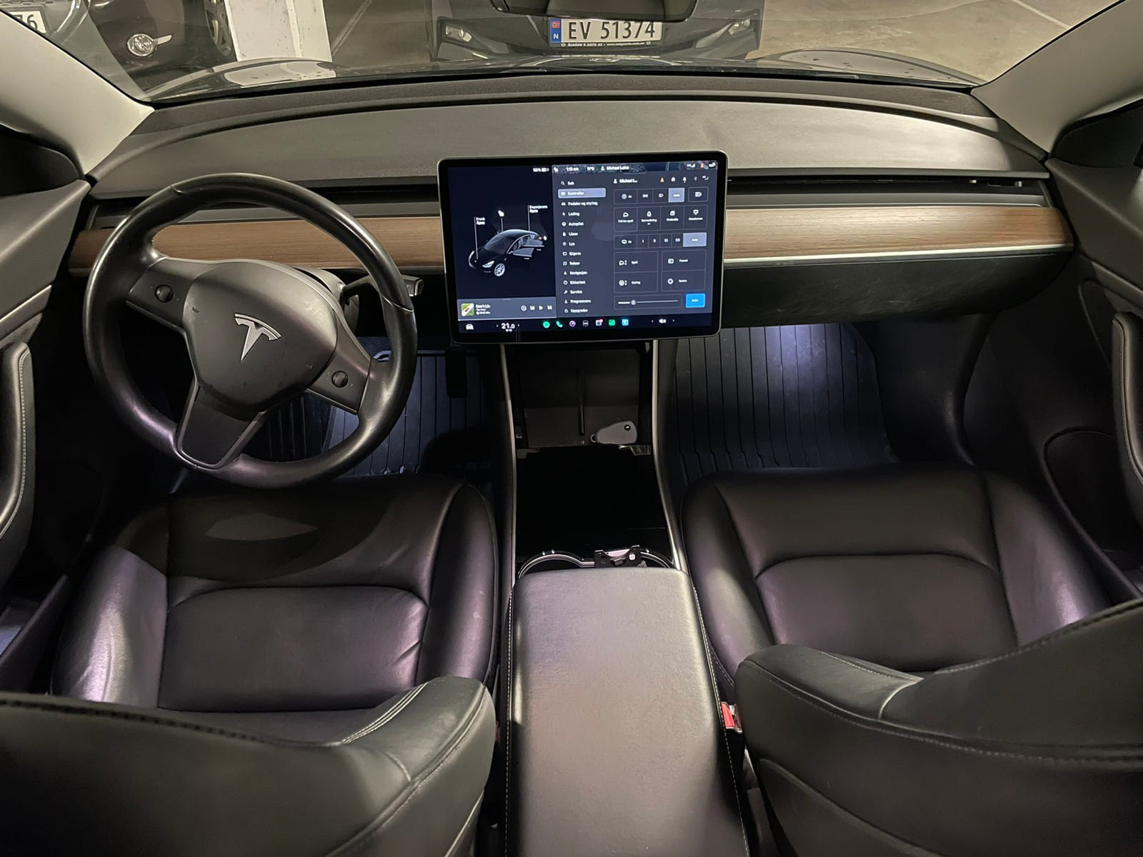 Tesla Model 3 Long Range It is a RWD with long range where you can expect 500+km range on the full charge med Cruisekontroll