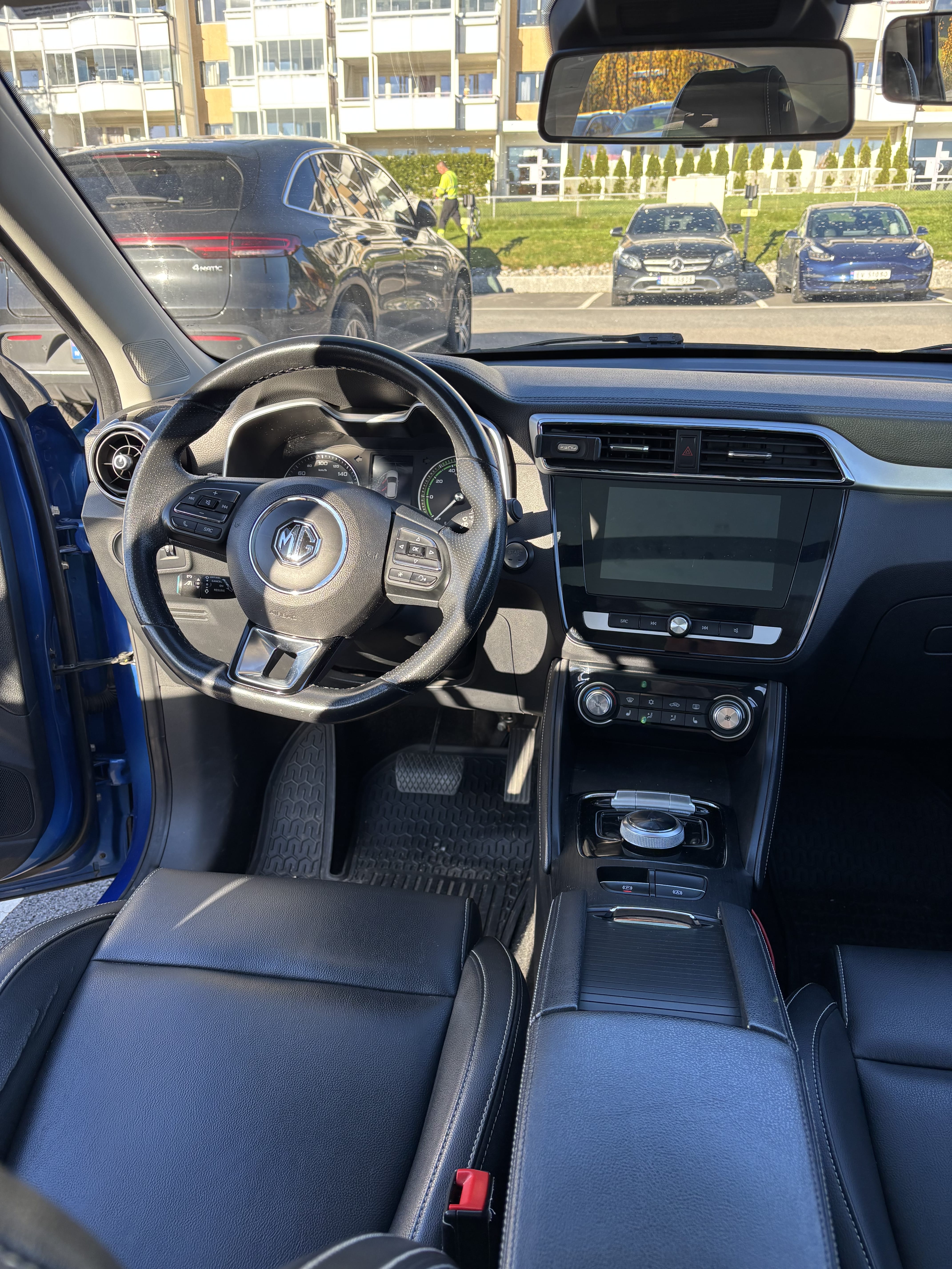 MG ZS EV med GPS