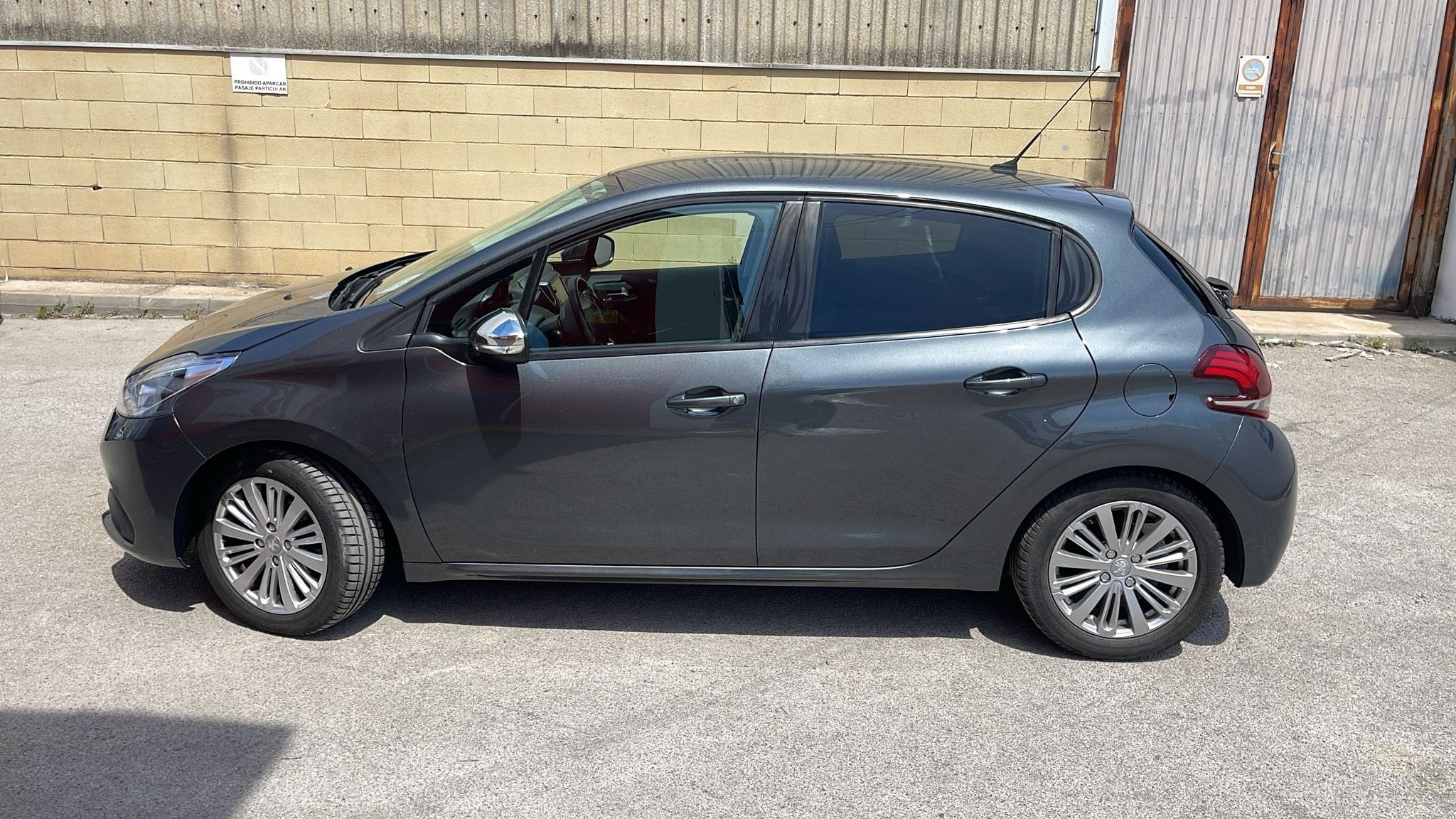 Peugeot 208 con Aire acondicionado