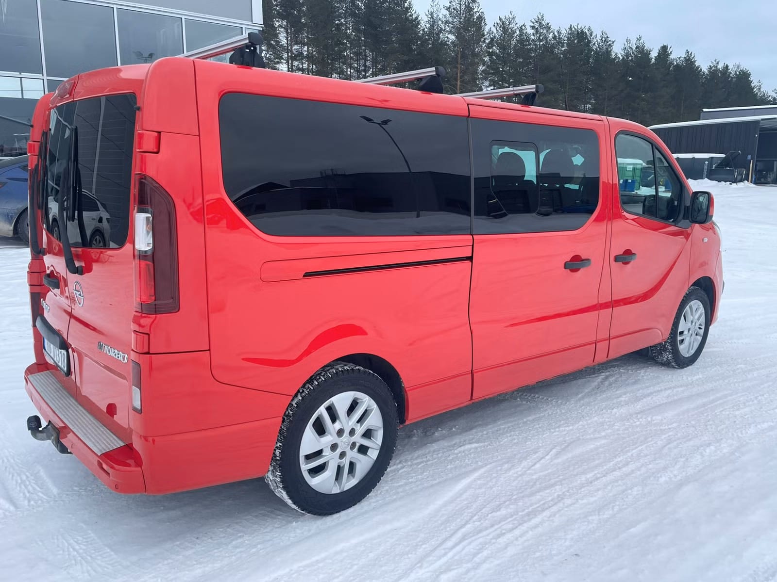 Opel Vivaro Minibuss med Vinterdekk