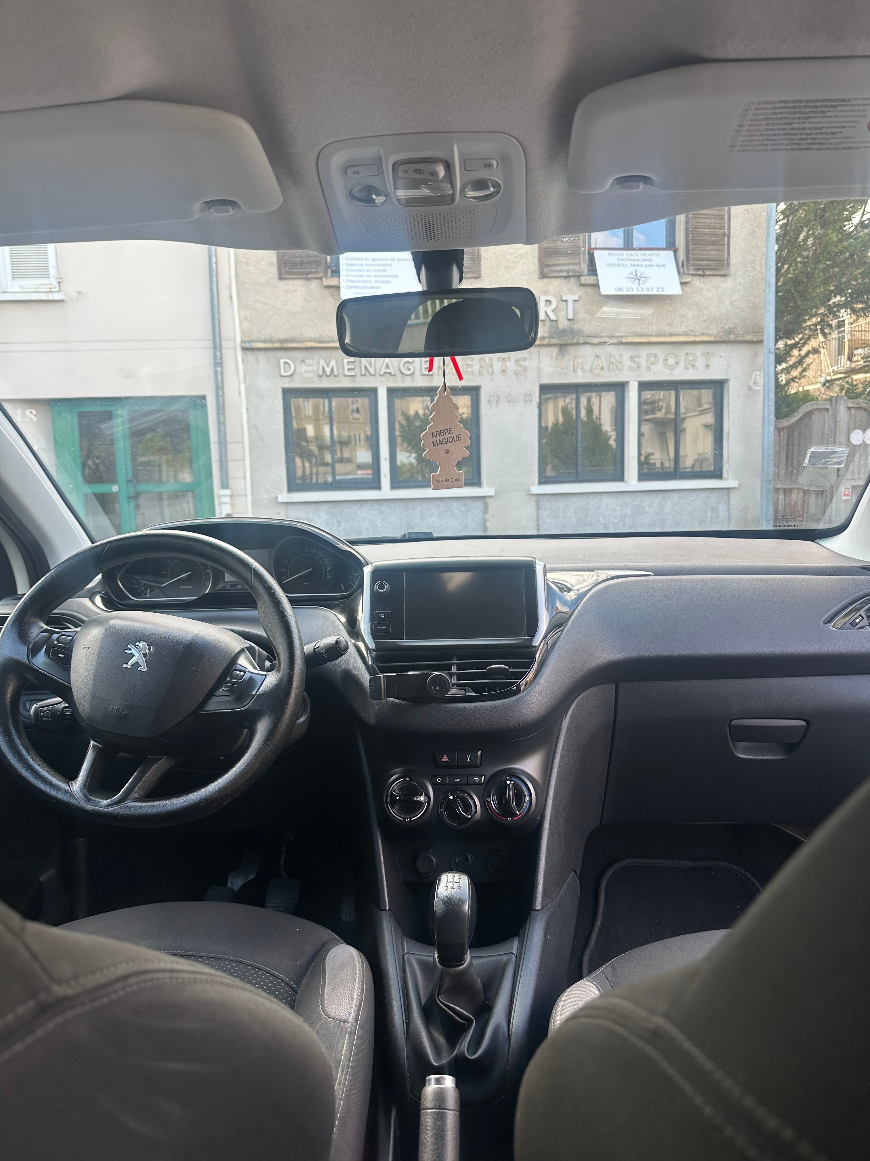 Peugeot 208 avec GPS