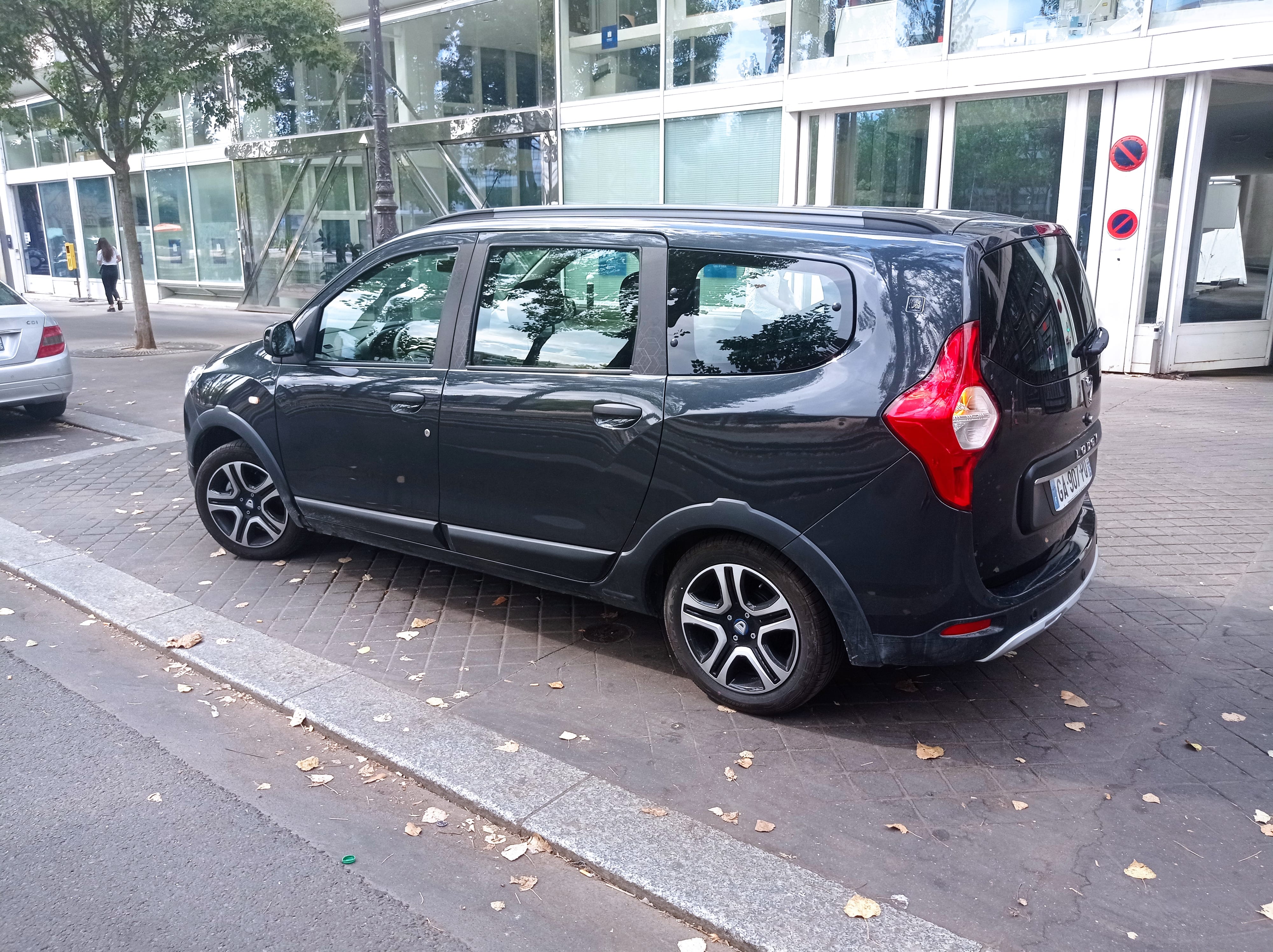 Dacia Lodgy Essence 130 cv, Stepway (Série Limitée Anniversaire) avec GPS