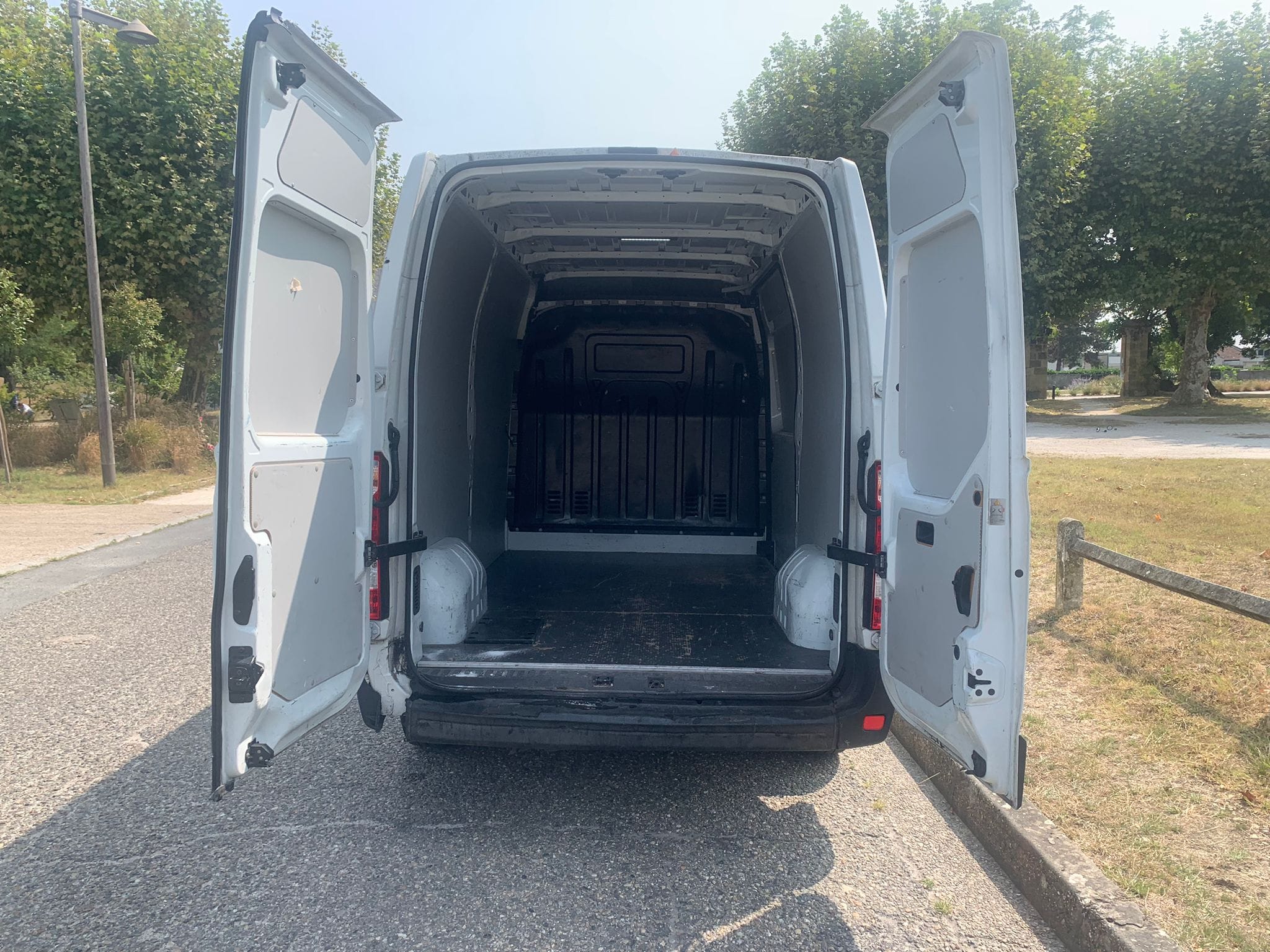 Renault Master EE37