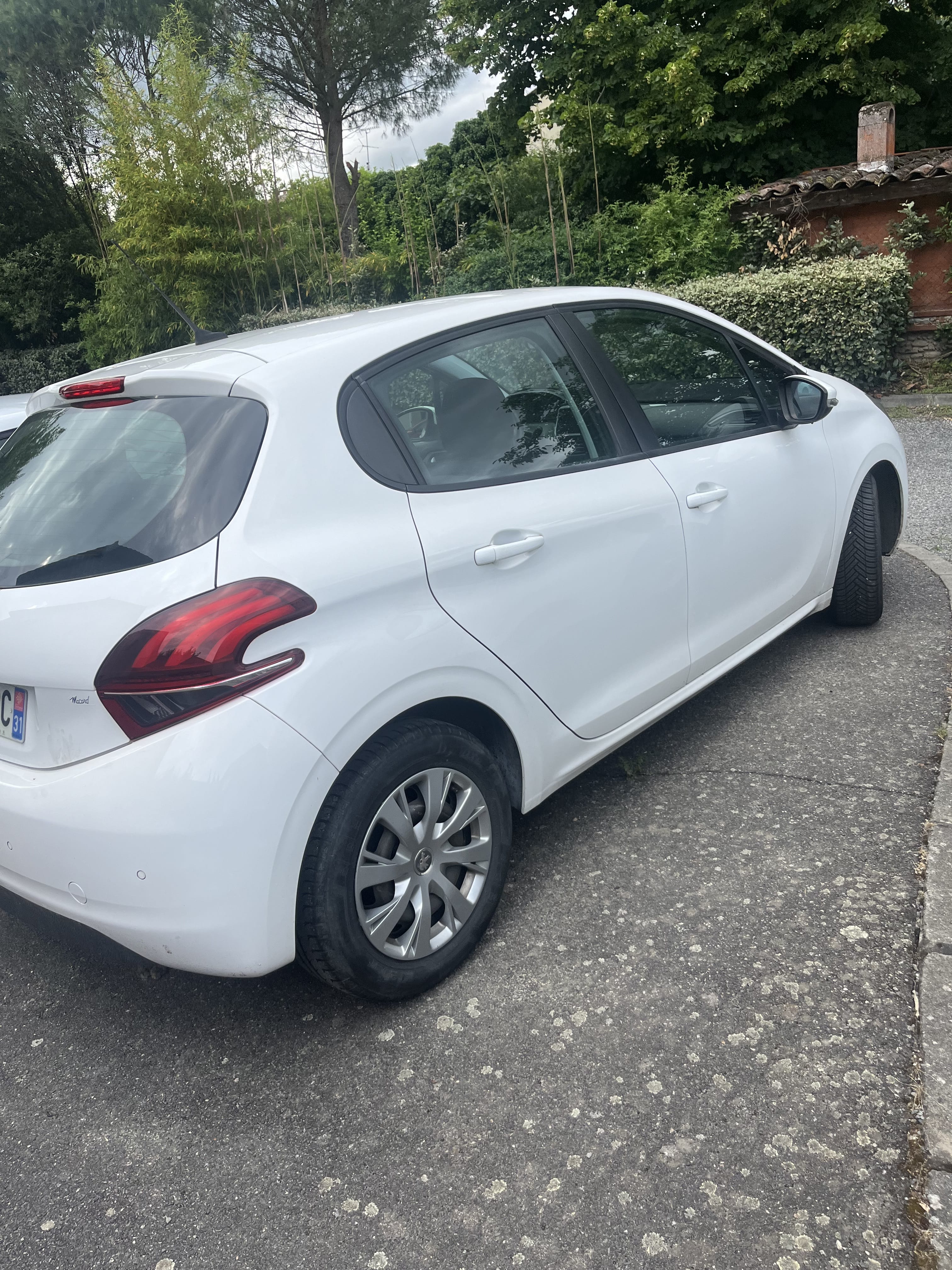 Peugeot 208 mit Navigationsgerät