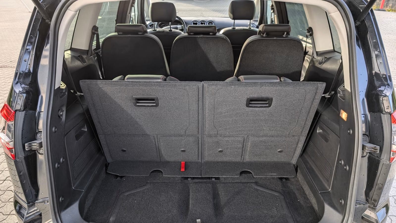Ford S-Max with Car radio