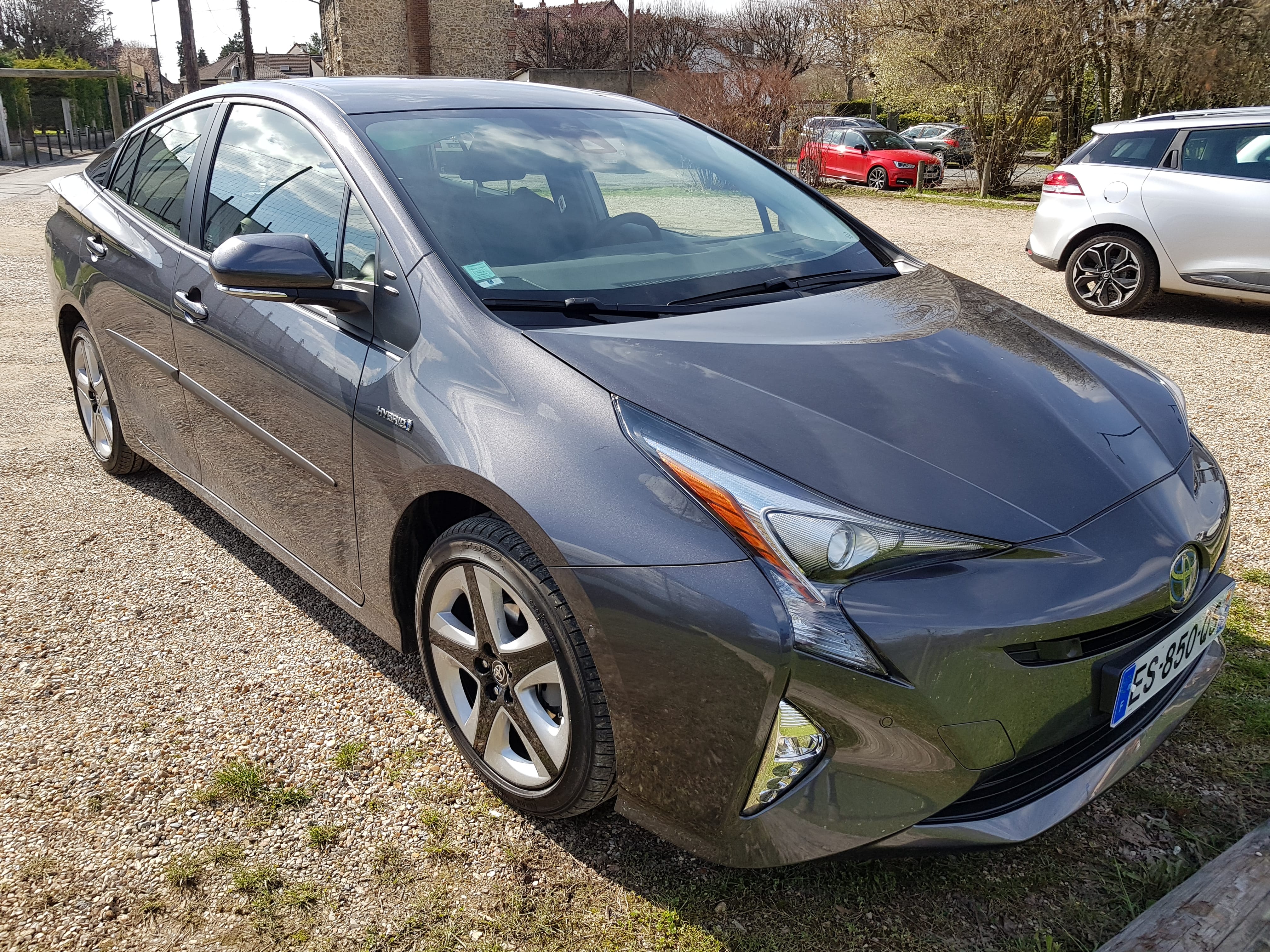 Toyota Prius Lounge hybride, 2017, Essence 95 / Électrique (hybride), automatique
