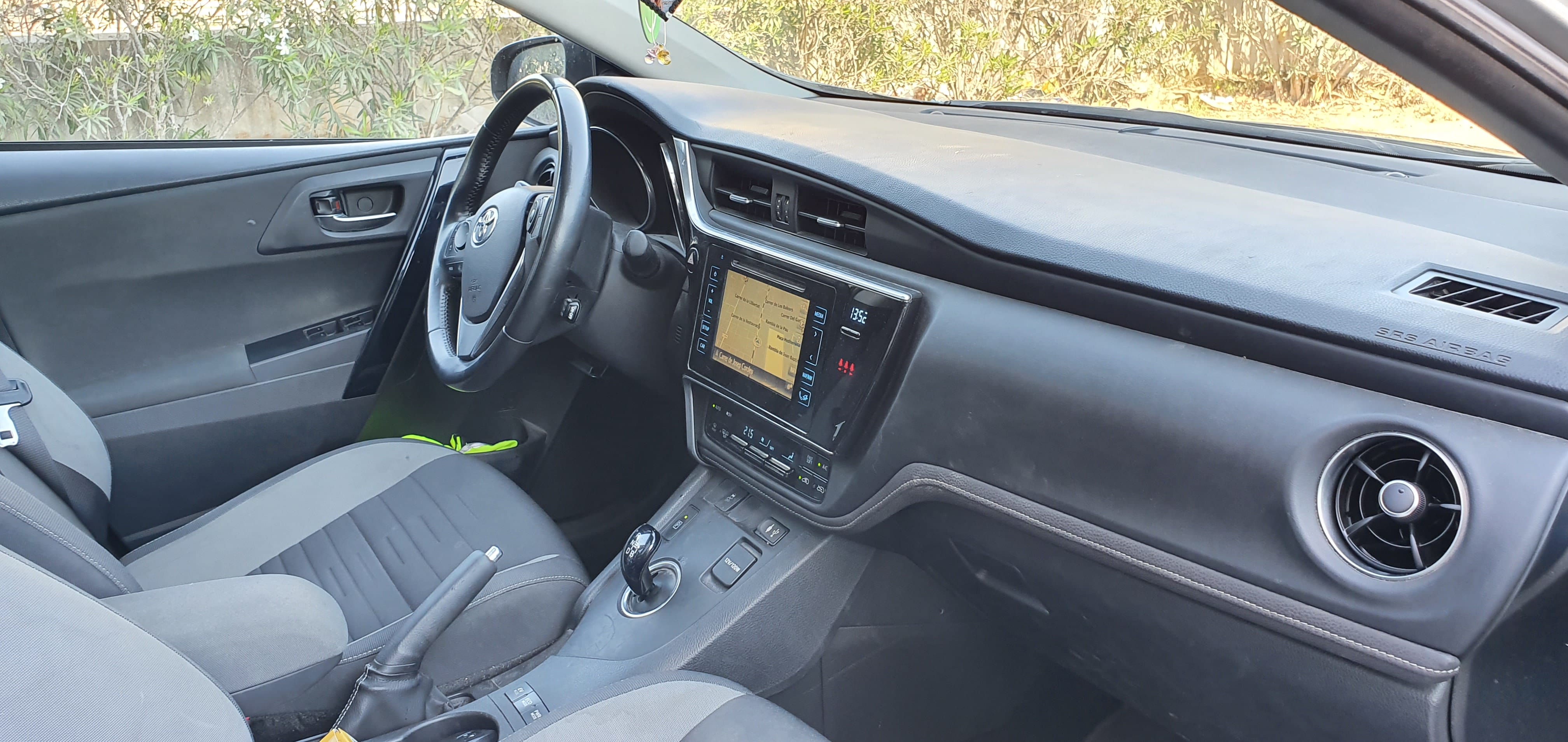 Toyota Auris Hybrid (Automático) con Audio Bluetooth