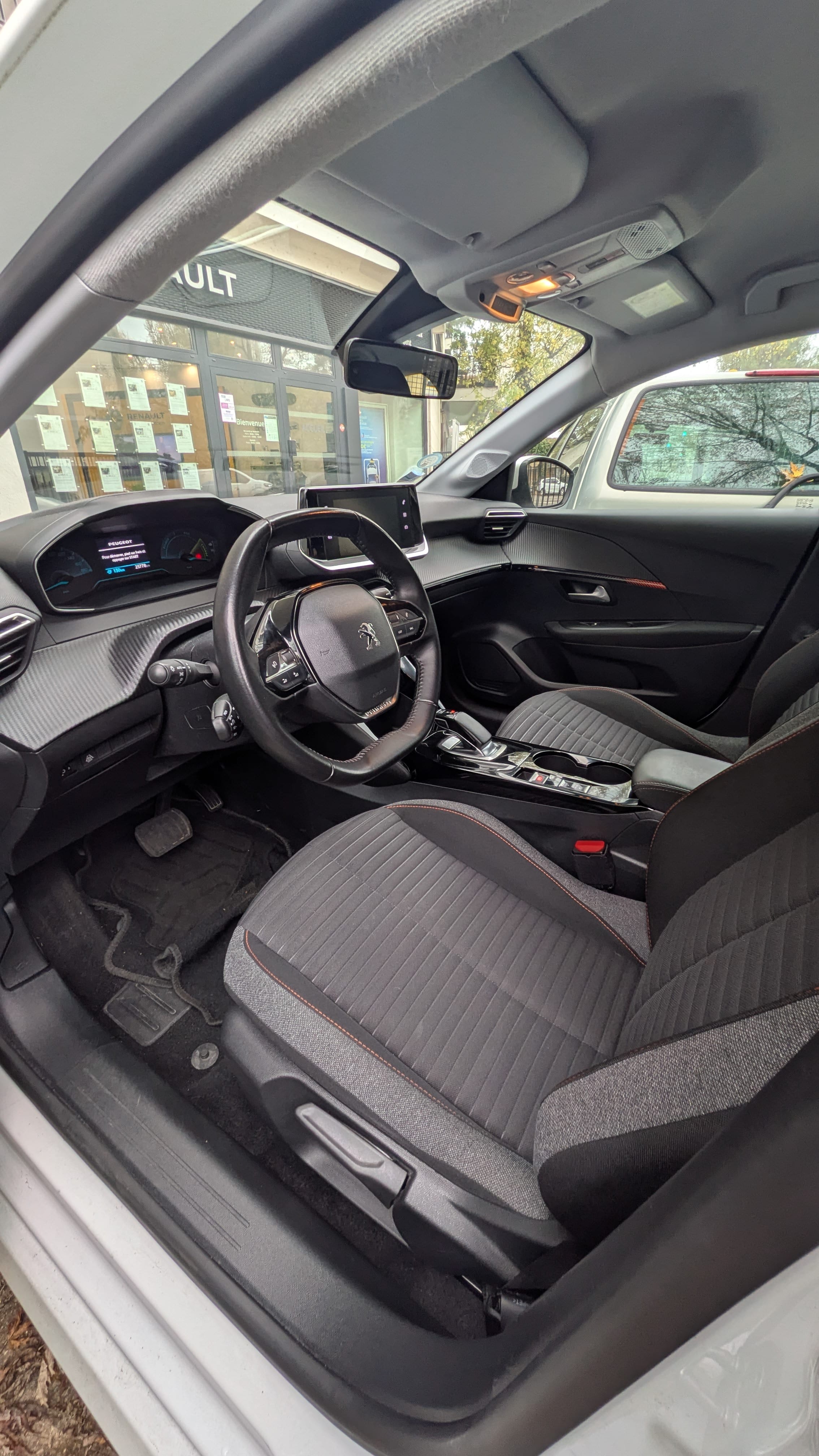 Peugeot e-208 Allure avec GPS